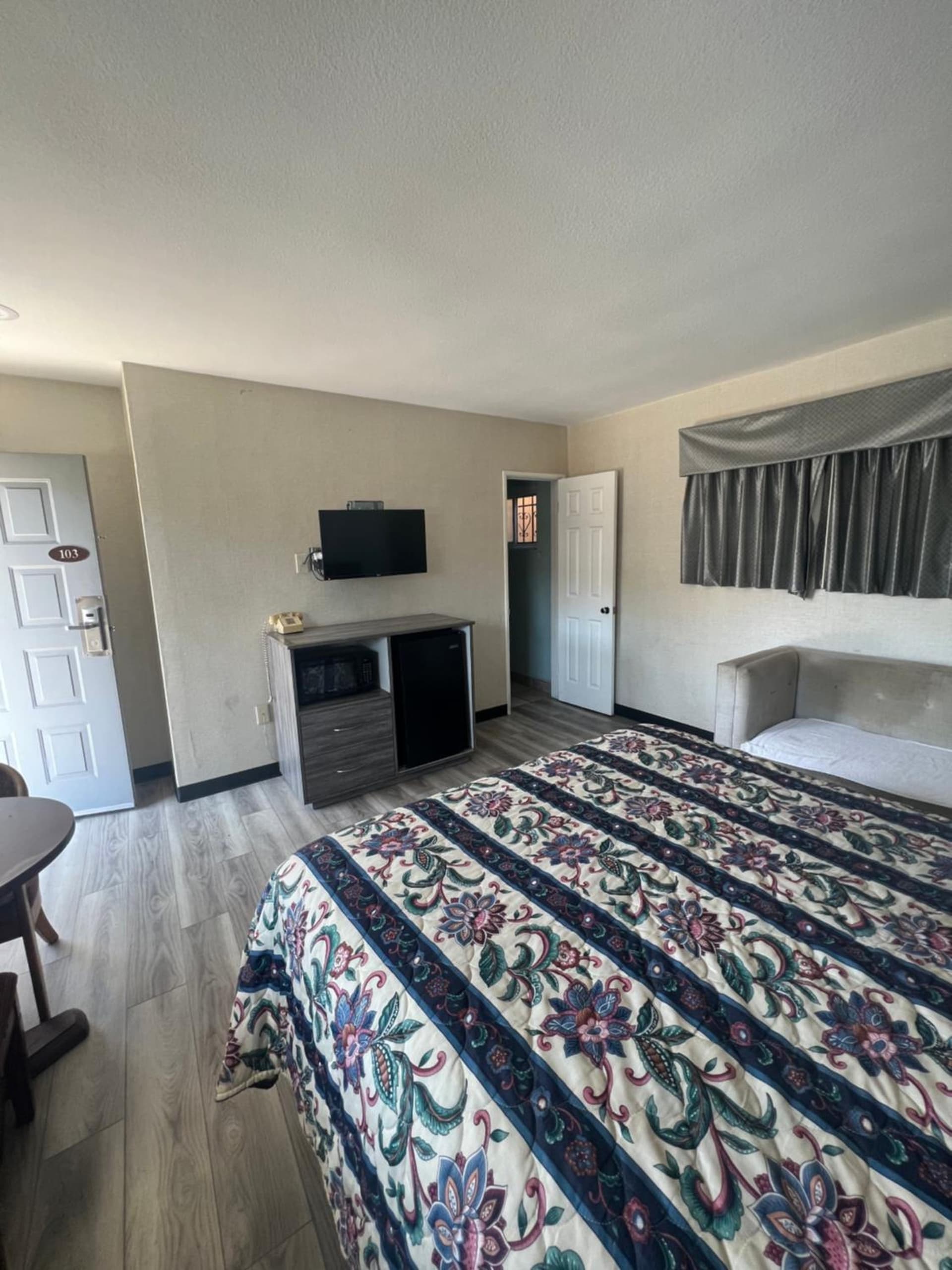 Keystone Motel property views in Norwalk, CA — gallery photo 3