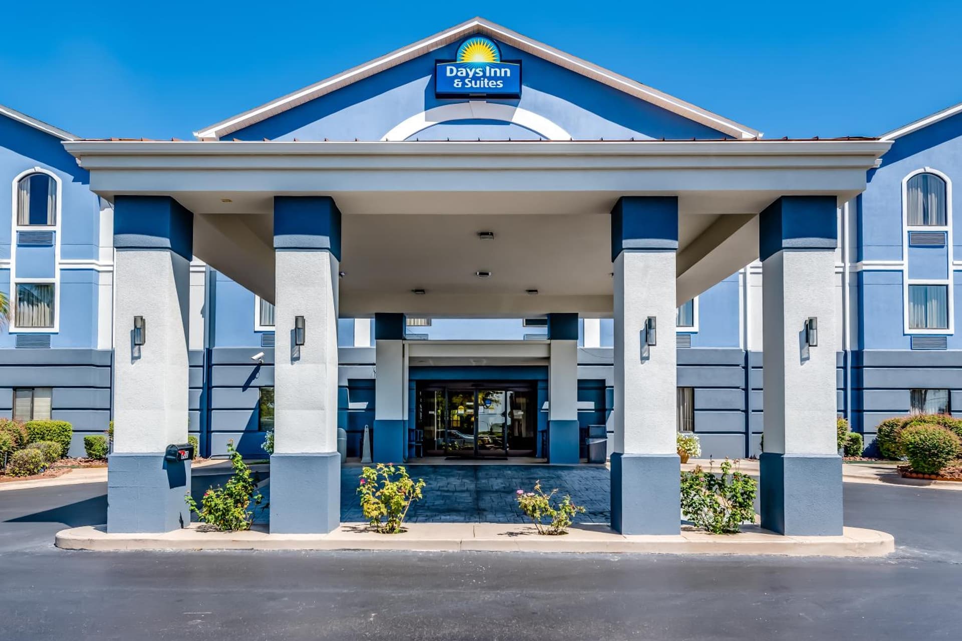Days Inn & Suites by Wyndham Prattville-Montgomery property views in Prattville, AL — gallery photo 3