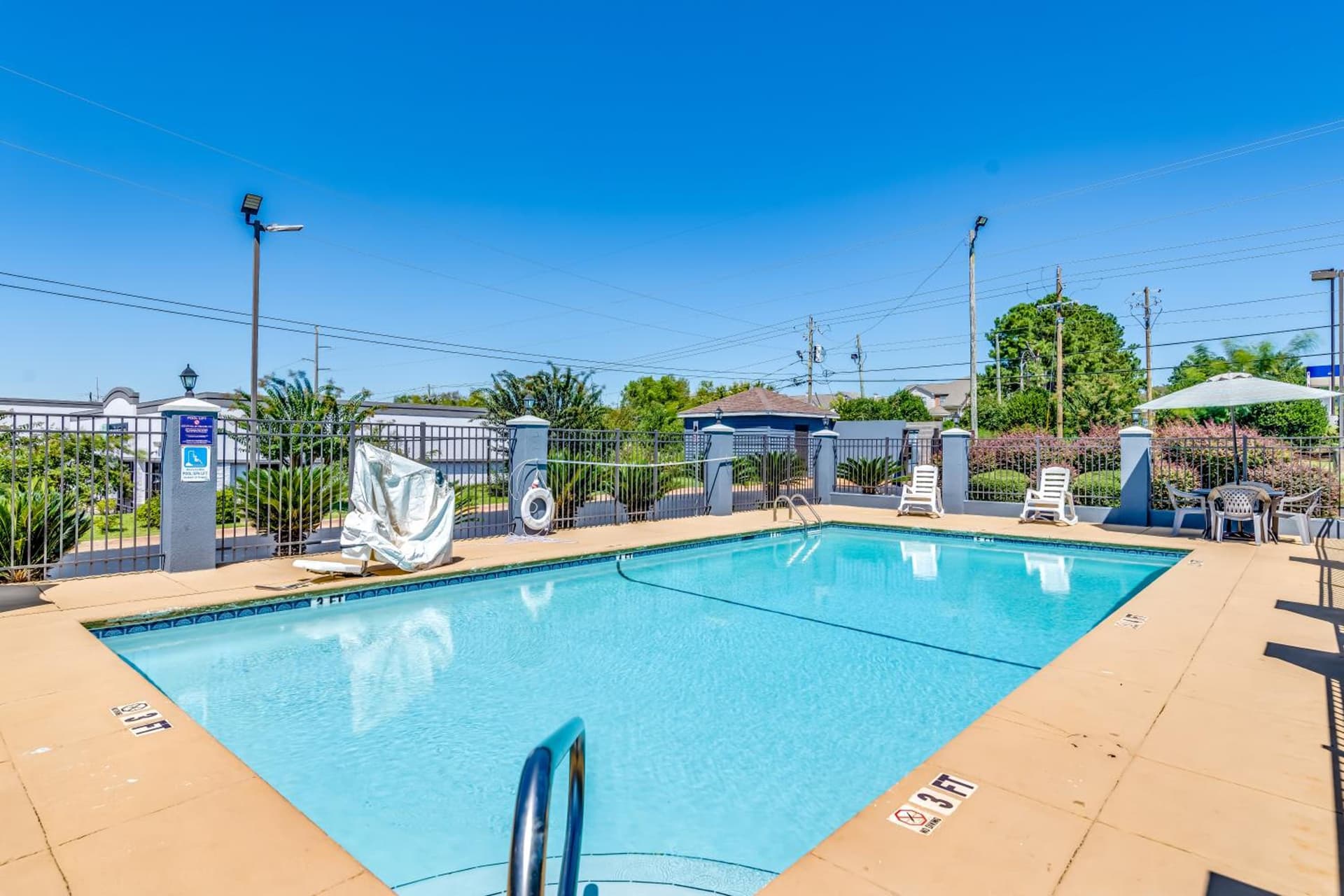 Days Inn & Suites by Wyndham Prattville-Montgomery gallery photo in Prattville, AL — image 12