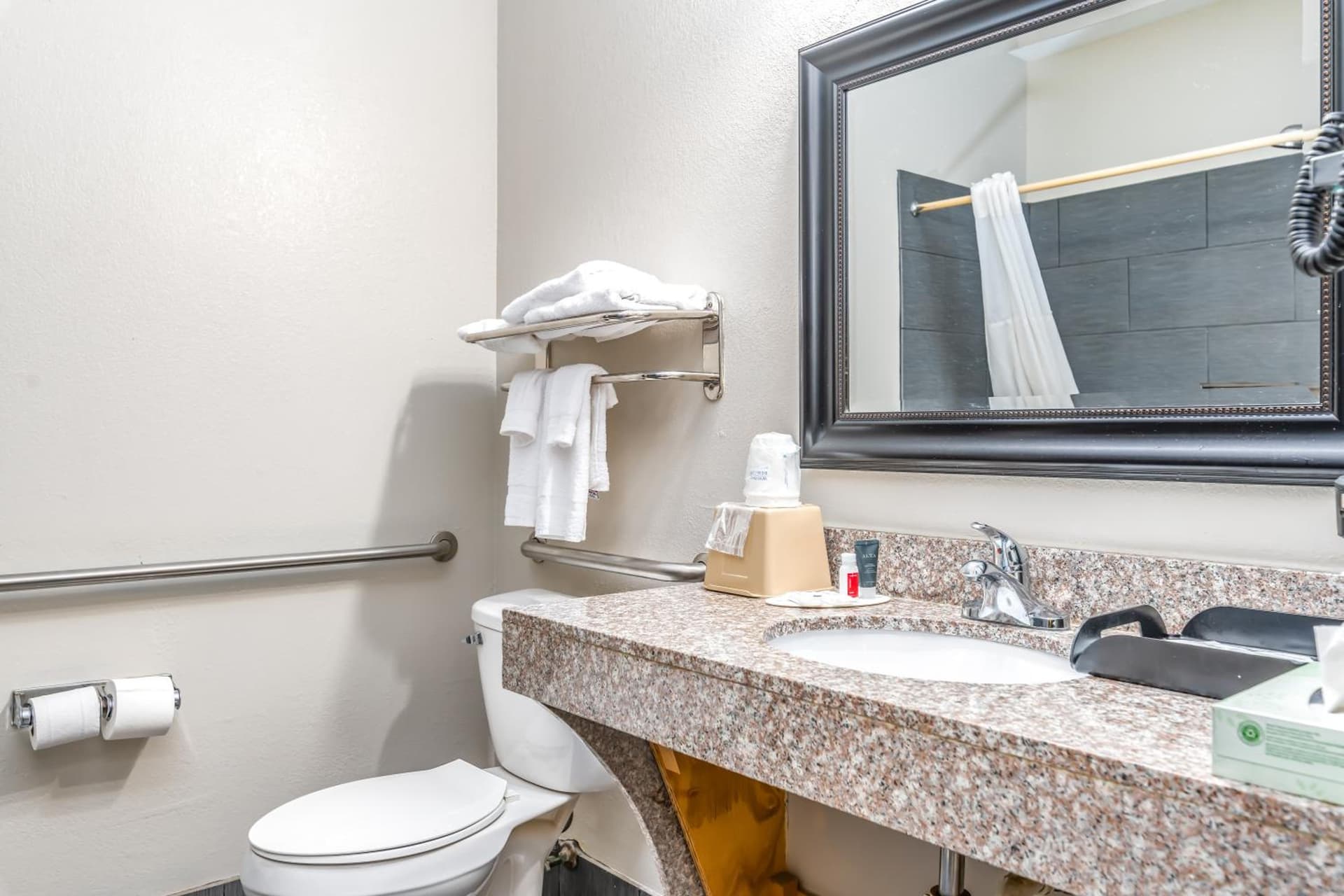Days Inn & Suites by Wyndham Prattville-Montgomery gallery photo in Prattville, AL — image 34