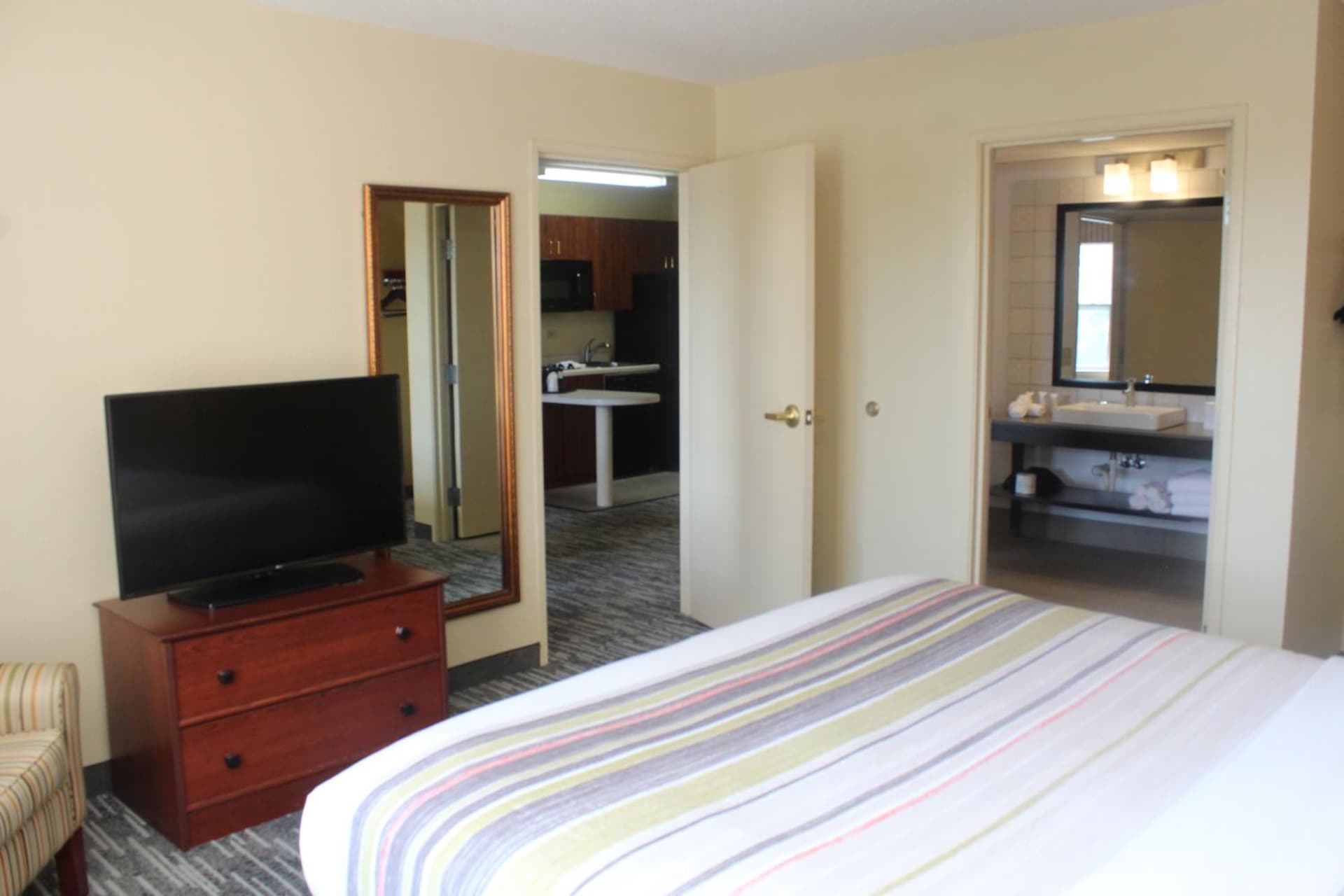 Country Inn & Suites by Radisson, Crystal Lake, IL gallery photo in Crystal Lake, IL — image 50