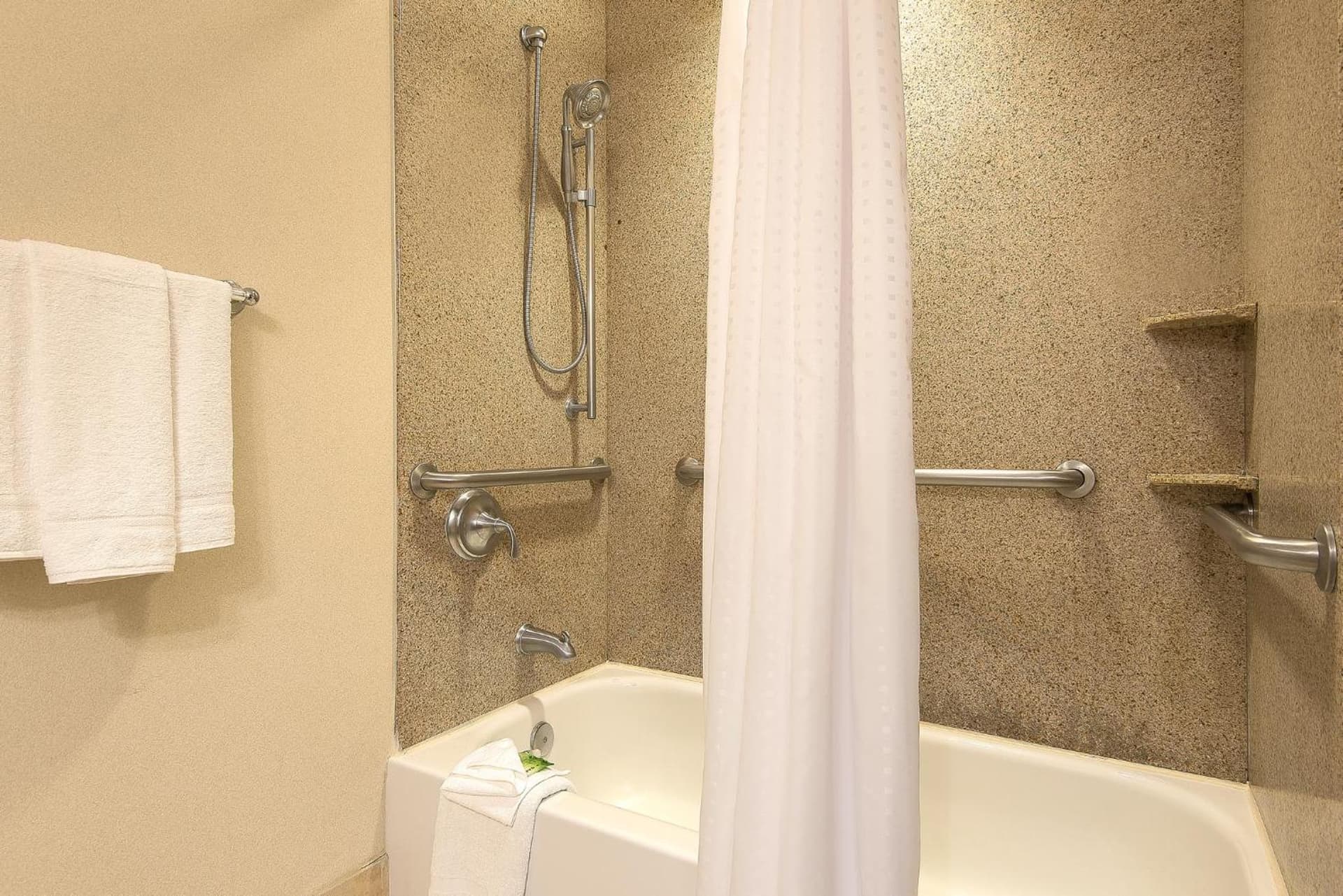 Holiday Inn Express Haskell-Wayne Area by IHG gallery photo in Haskell, NJ — image 35