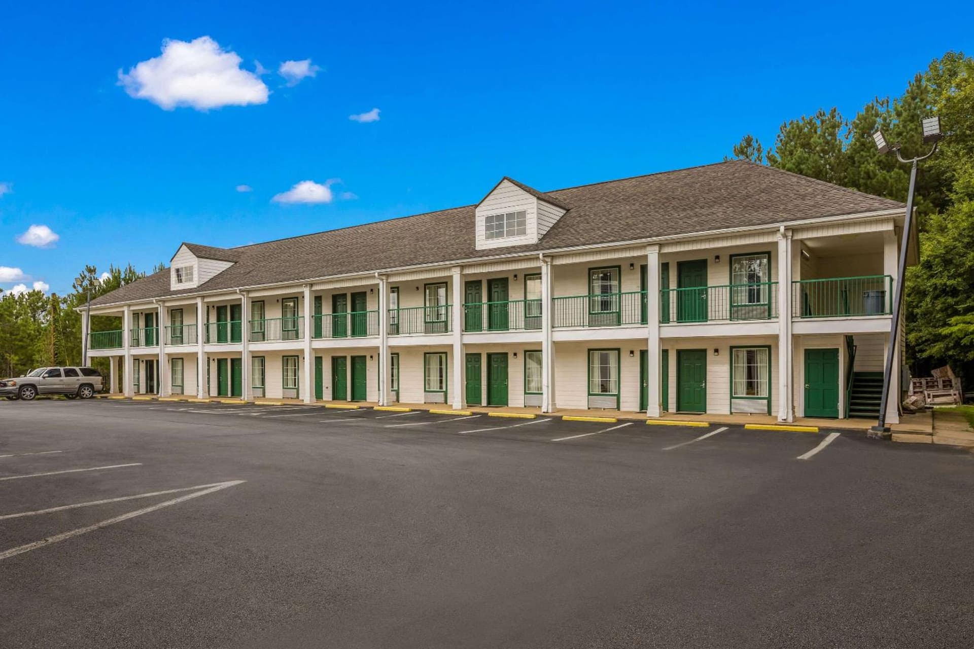 Quality Inn & Suites Greensboro near Lake Oconee property views in Turnwold, GA — gallery photo 3