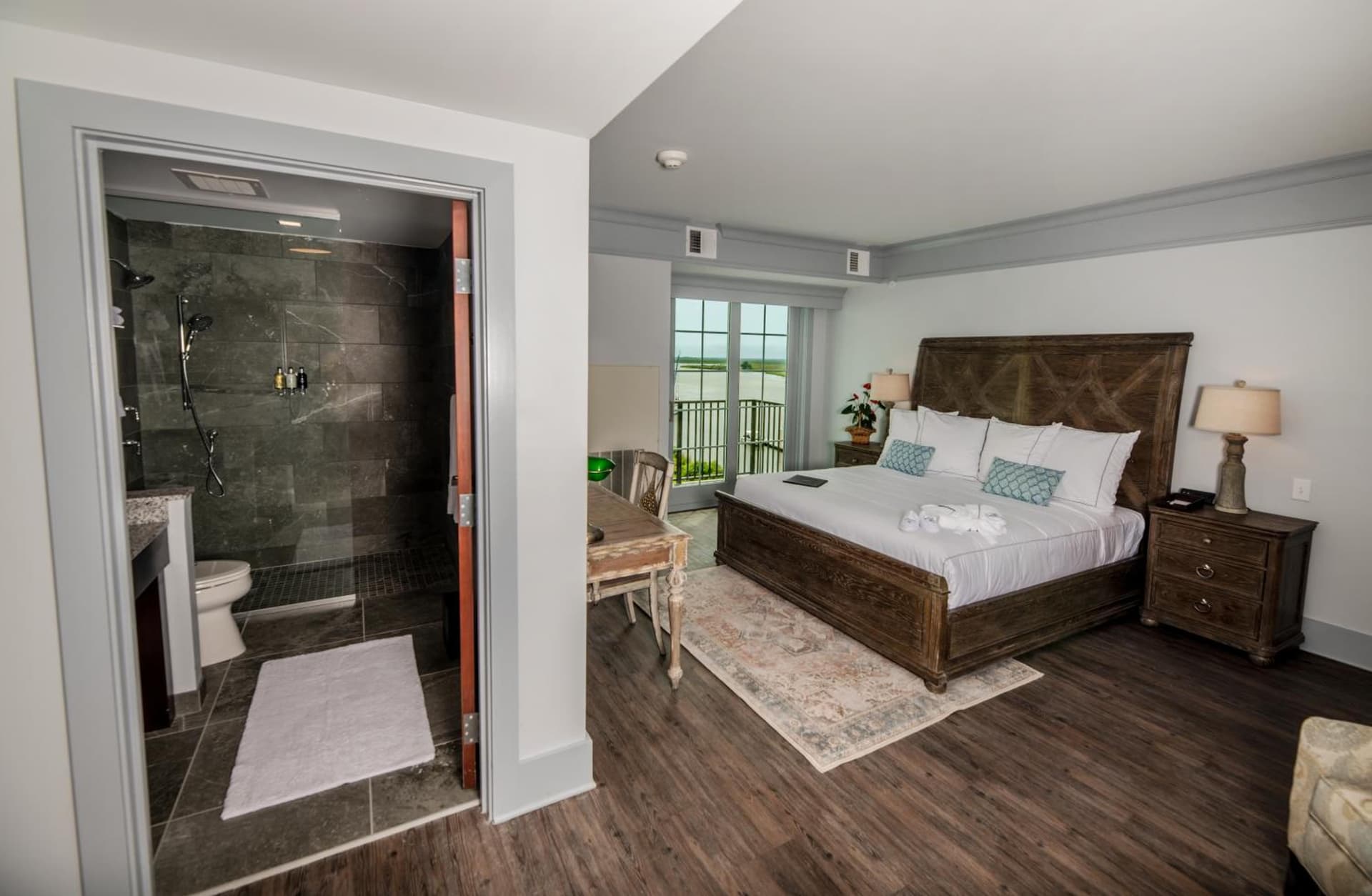 Oaks on the River interior in Darien, GA — gallery photo 2