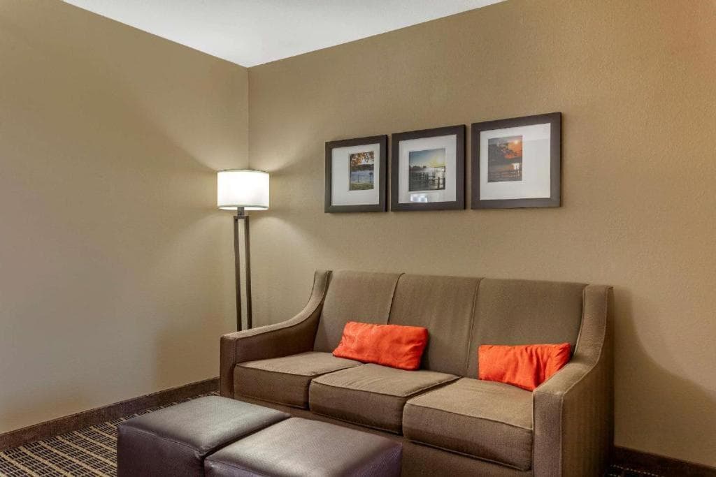 Comfort Suites Delavan - Lake Geneva Area gallery photo in Delavan, WI — image 34