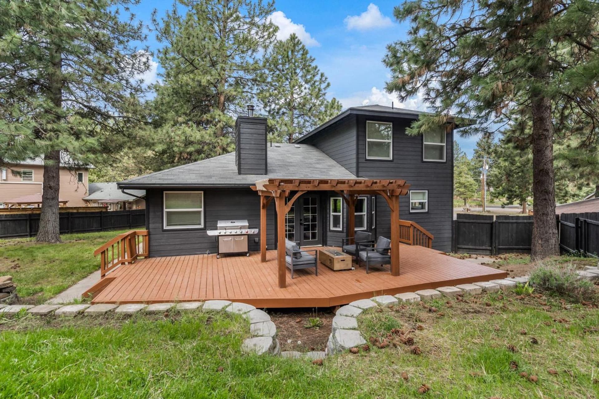 Ponderosa Lodge Just outside Bend Oregon interior in Bend, OR — gallery photo 2