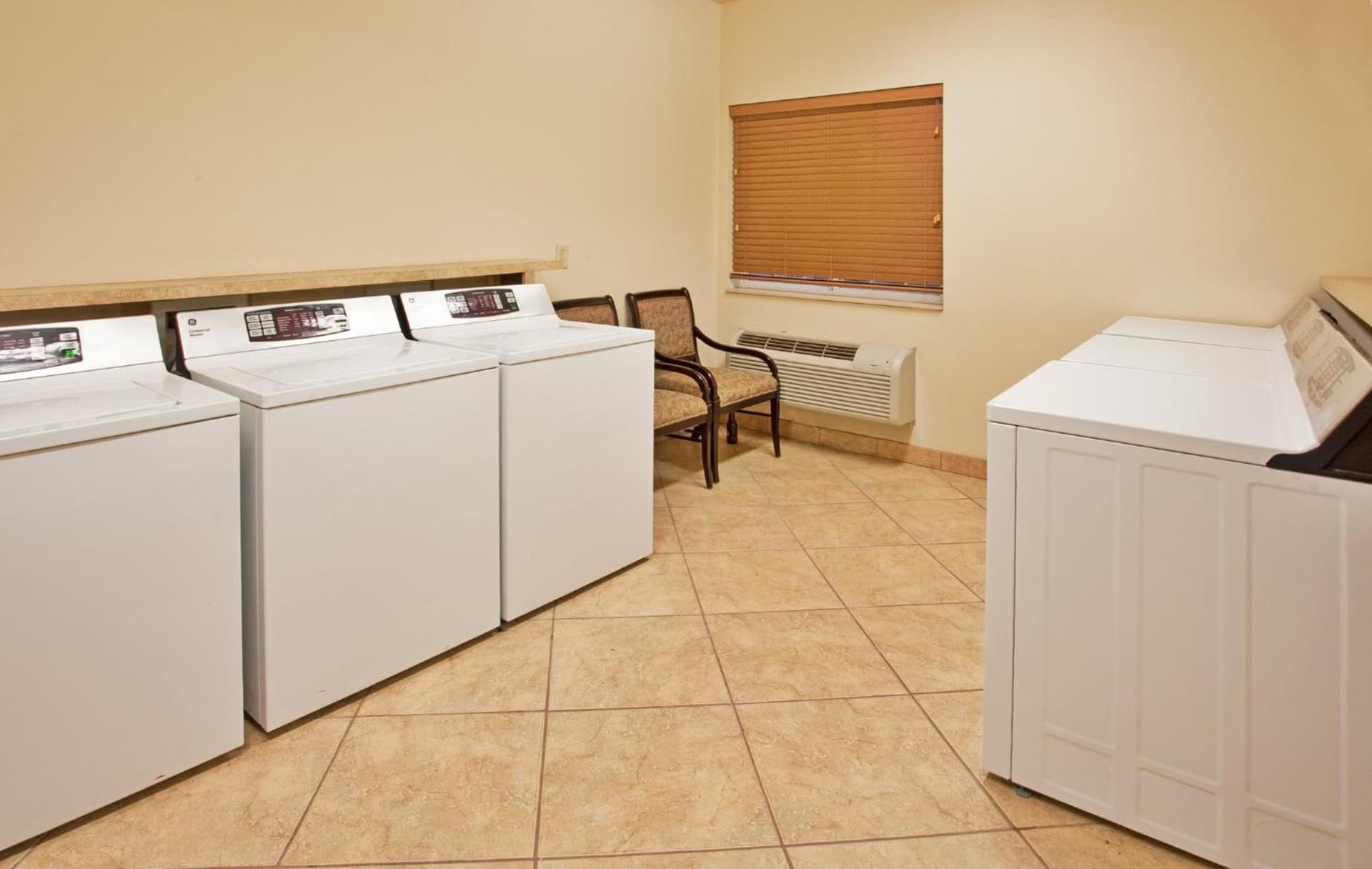 Candlewood Suites Joplin by IHG interior in Joplin, MO — gallery photo 2