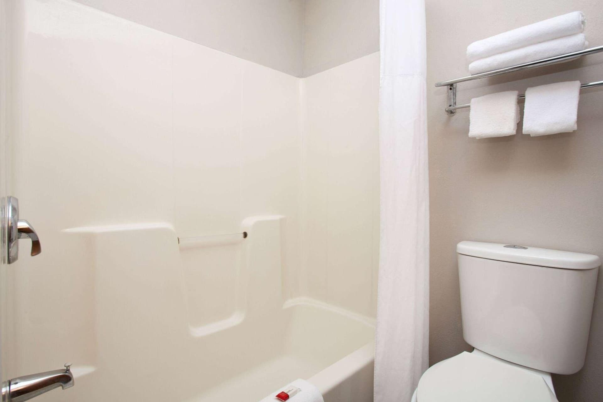 Days Inn by Wyndham Kansas City International Airport gallery photo in Kansas City, KS — image 33