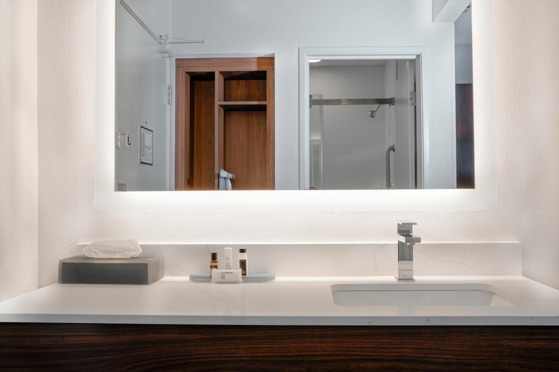 La Quinta by Wyndham Nashville Airport property views in Nashville, TN — gallery photo 3