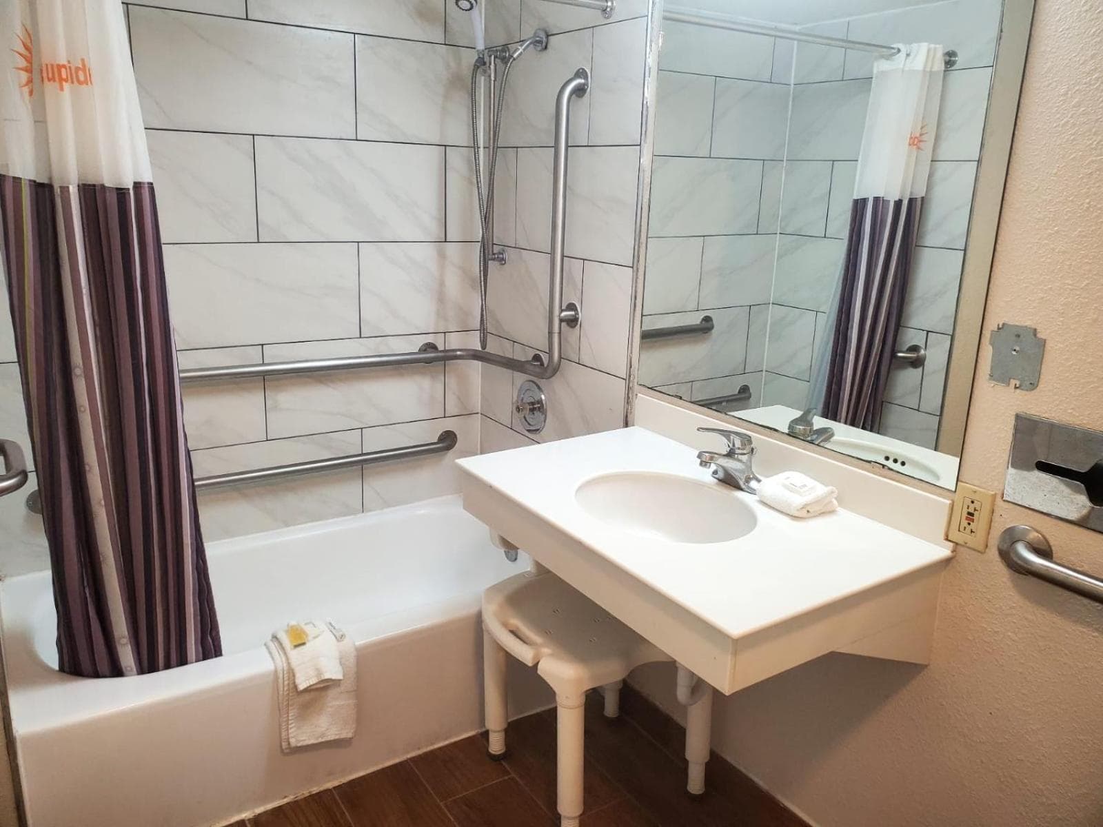 Baymont by Wyndham Abilene interior in Abilene, TX — gallery photo 2