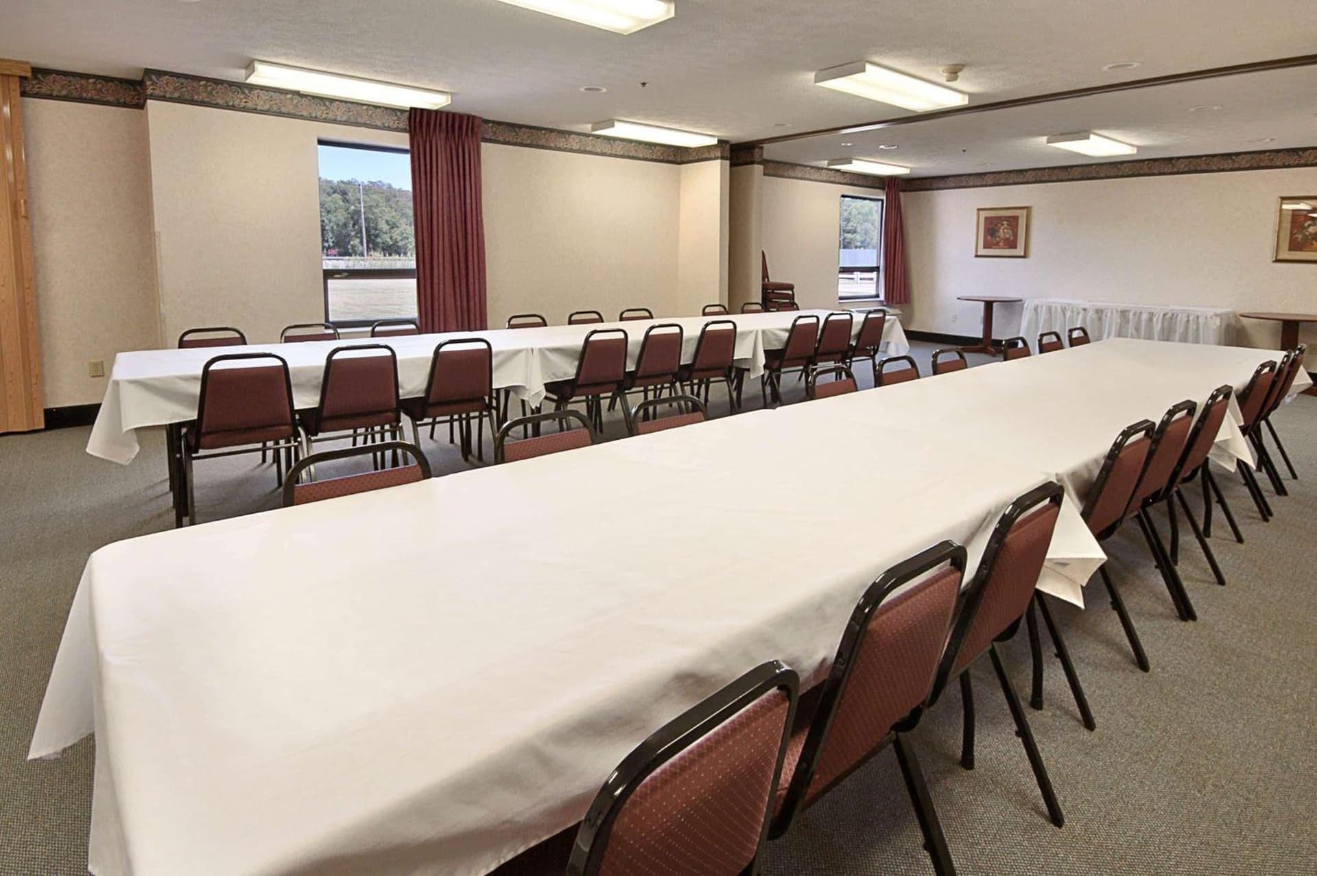 Ramada by Wyndham Strasburg Dover gallery photo in Strasburg, OH — image 32
