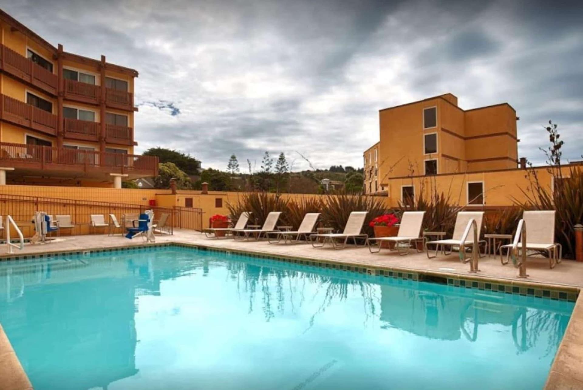 Pacifica Lighthouse Hotel Trademark Collection by Wyndham property views in Pacifica, CA — gallery photo 3