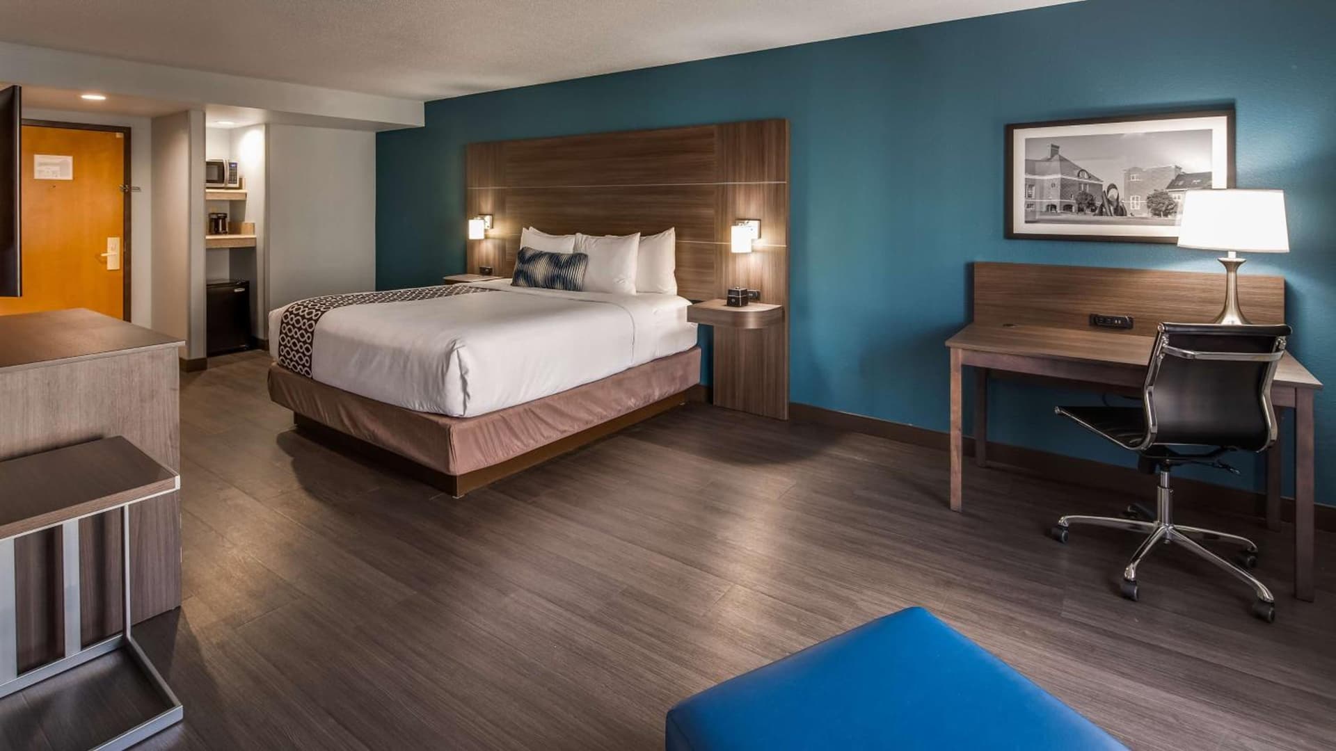 Best Western Plus Champaign/Urbana Inn property views in Champaign, IL — gallery photo 3