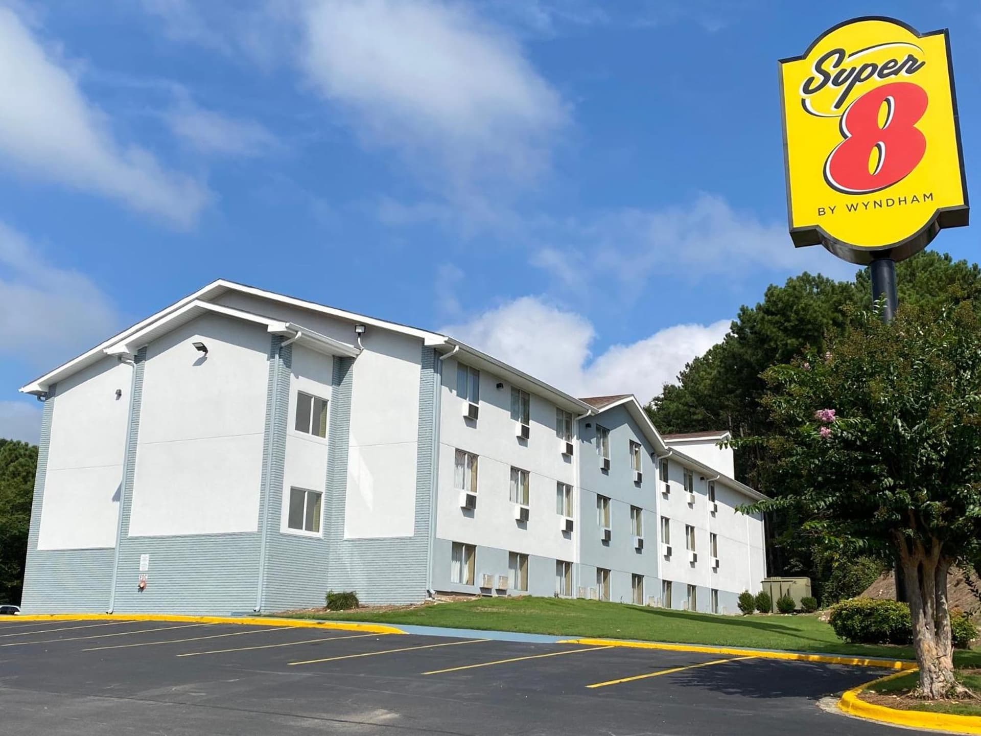 Super 8 by Wyndham Homewood Birmingham Area gallery photo in Birmingham, AL — image 21