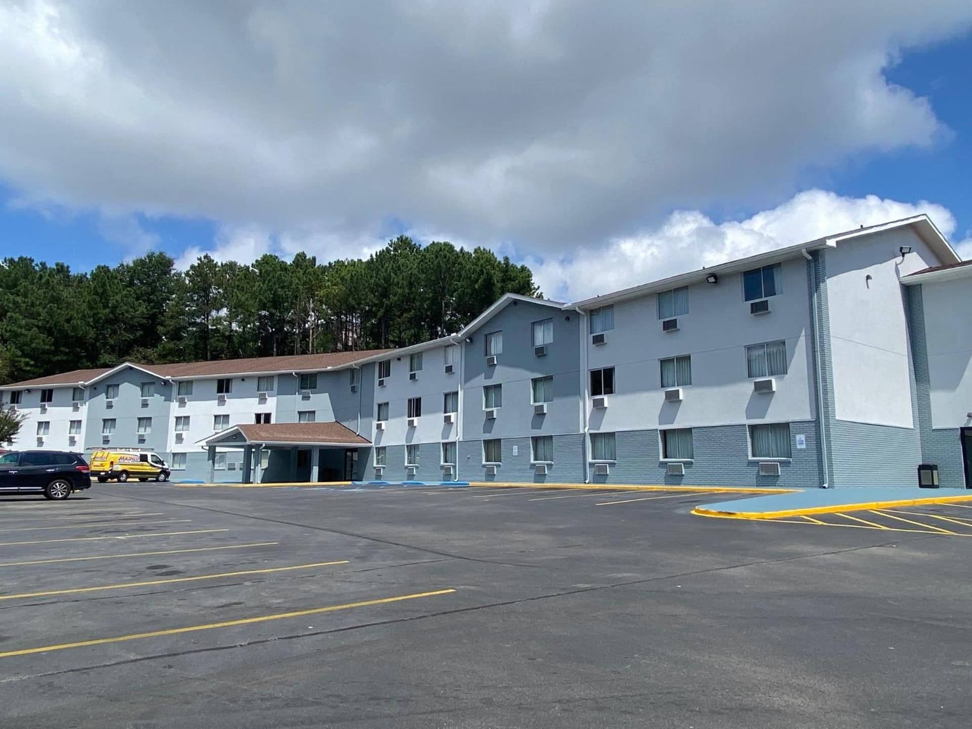 Super 8 by Wyndham Homewood Birmingham Area gallery photo in Birmingham, AL — image 34