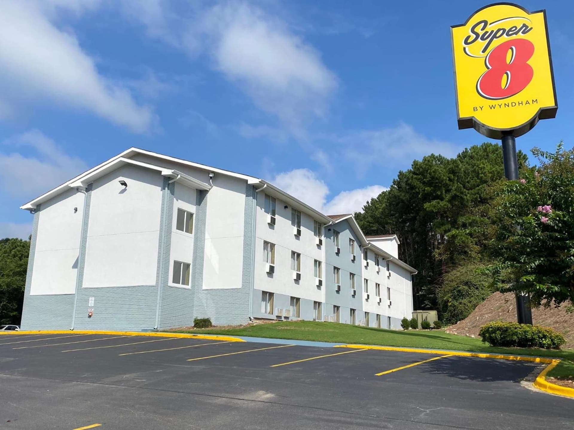 Super 8 by Wyndham Homewood Birmingham Area gallery photo in Birmingham, AL — image 47