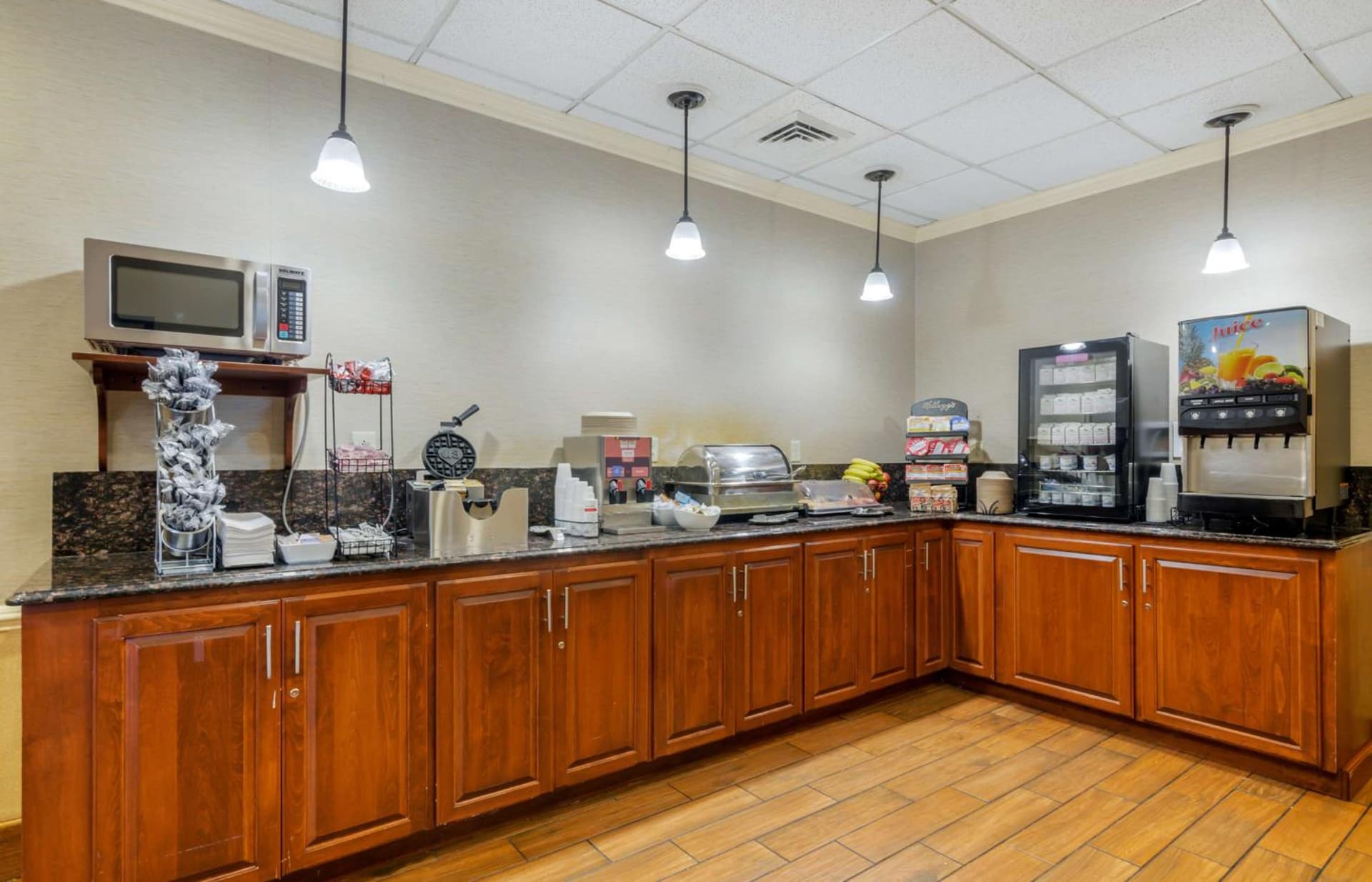 BEST WESTERN PLUS Inn at Valley View interior in Roanoke, VA — gallery photo 2