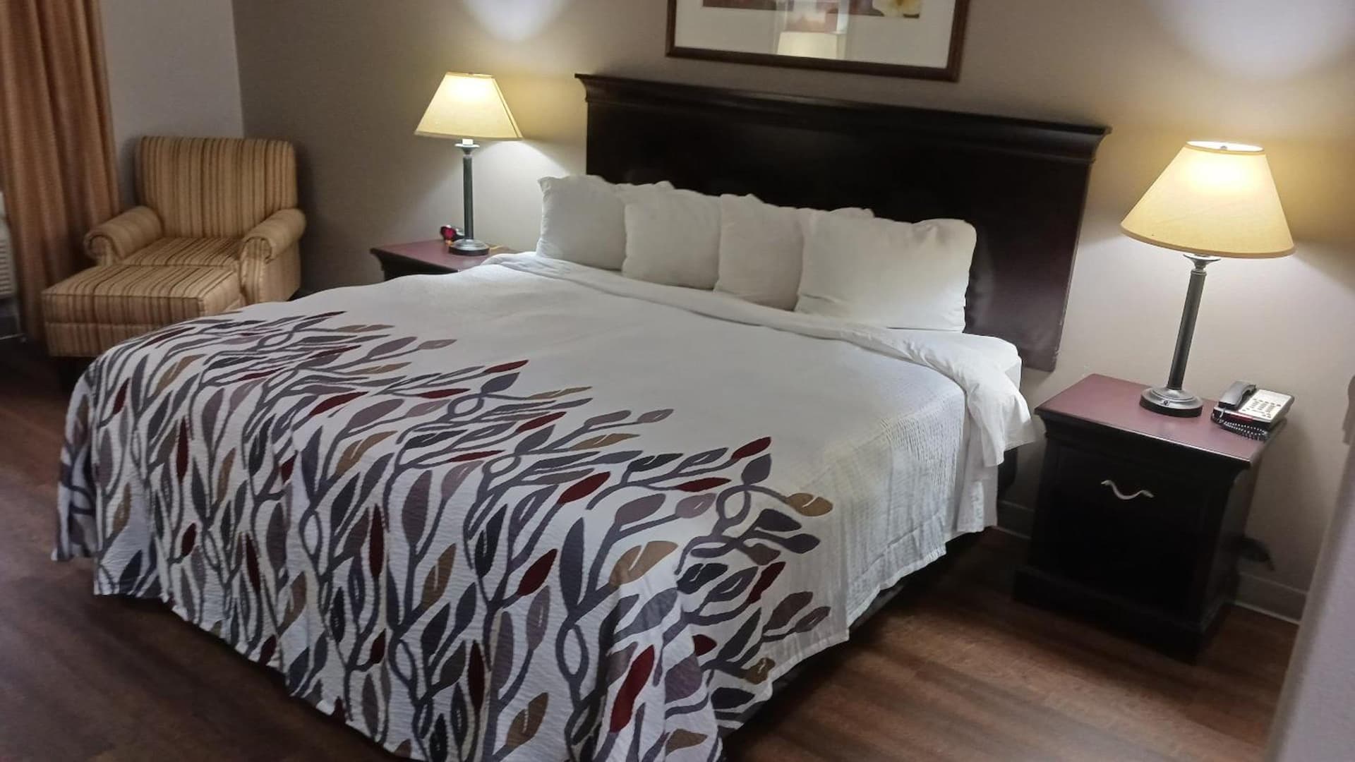 Red Roof Inn & Suites Midland gallery photo in Midland, TX — image 4