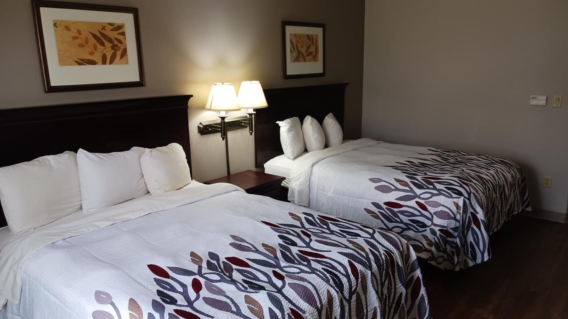 Red Roof Inn & Suites Midland gallery photo in Midland, TX — image 9