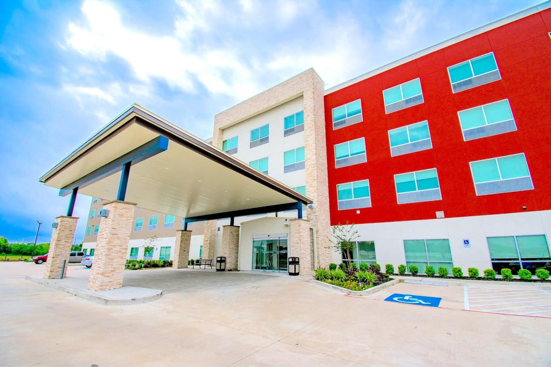 Holiday Inn Express & Suites - Houston IAH - Beltway 8 by IHG interior in Houston, TX — gallery photo 2
