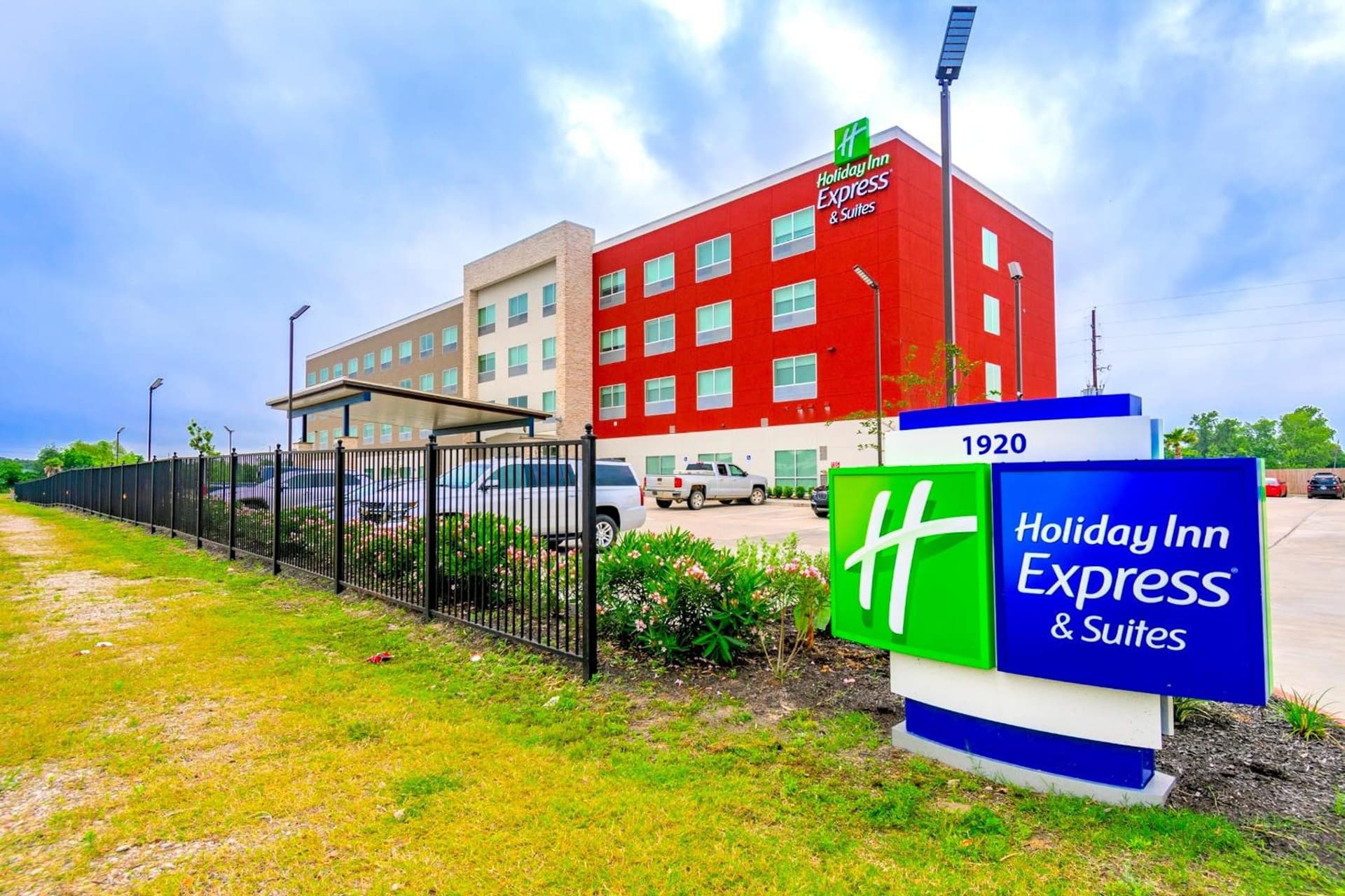 Holiday Inn Express & Suites - Houston IAH - Beltway 8 by IHG property views in Houston, TX — gallery photo 3
