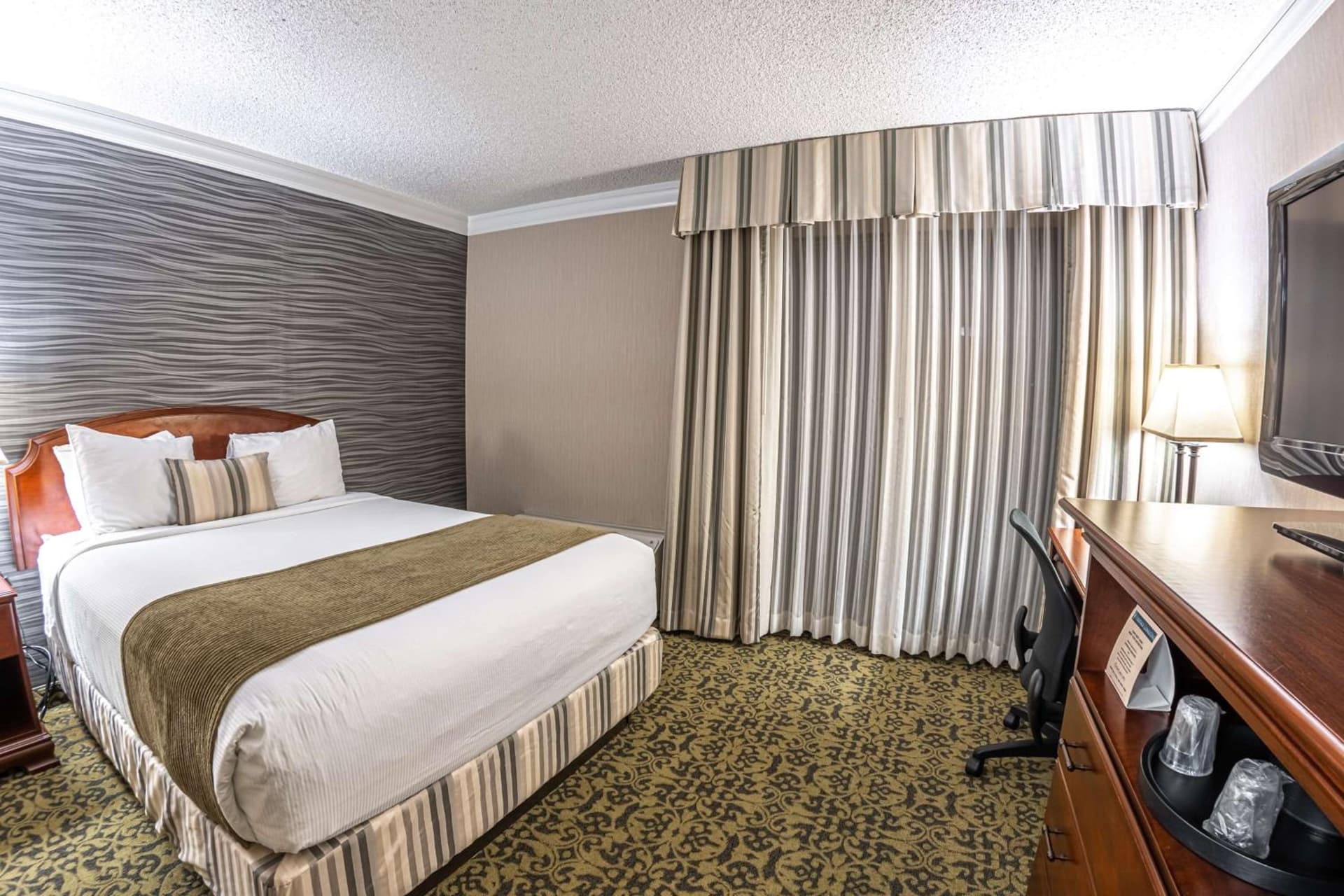 Salt Lake Plaza Hotel SureStay Collection by Best Western gallery photo in Salt Lake City, UT — image 5