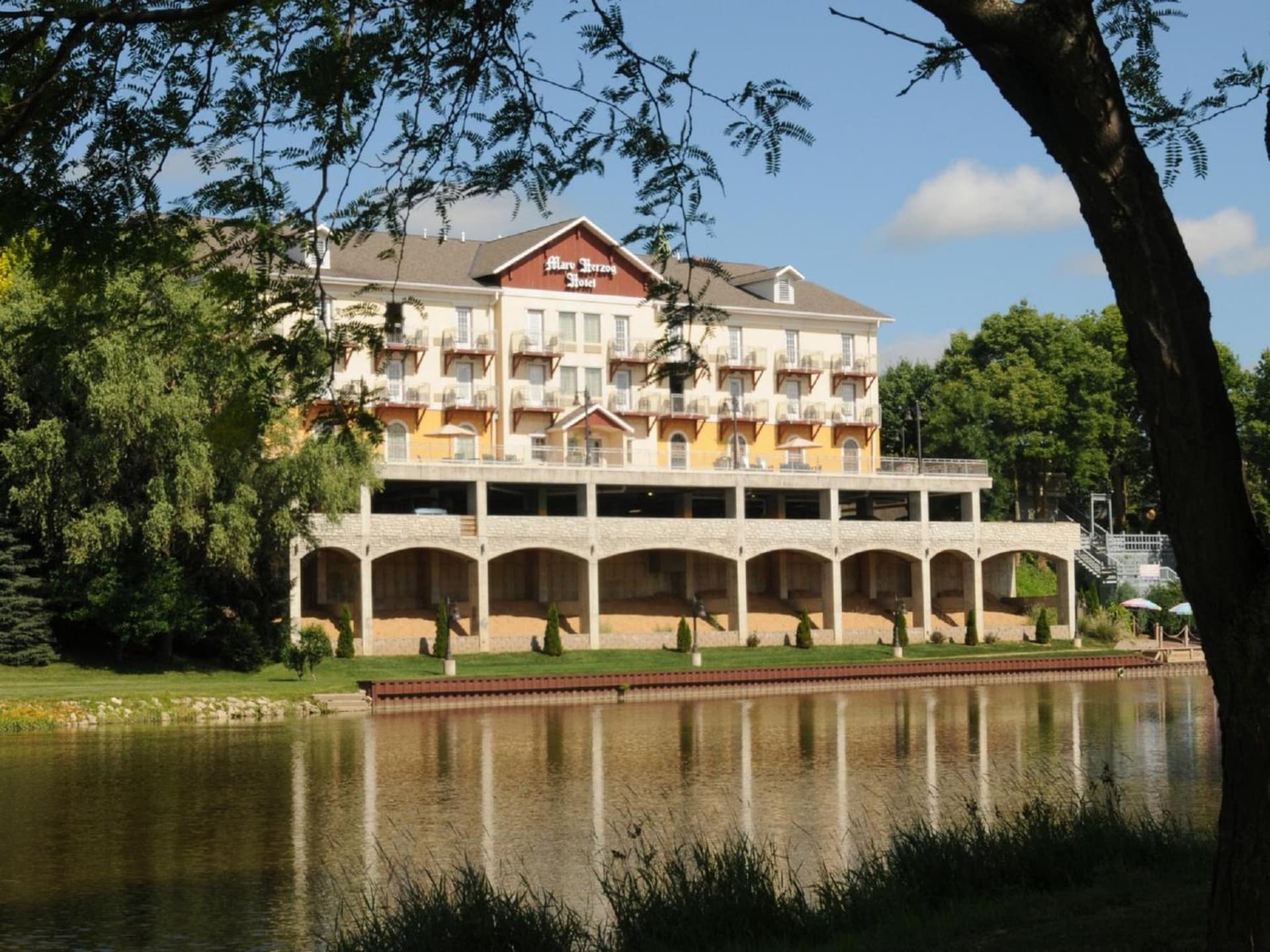 Marv Herzog Hotel — hotel in Frankenmuth, Michigan