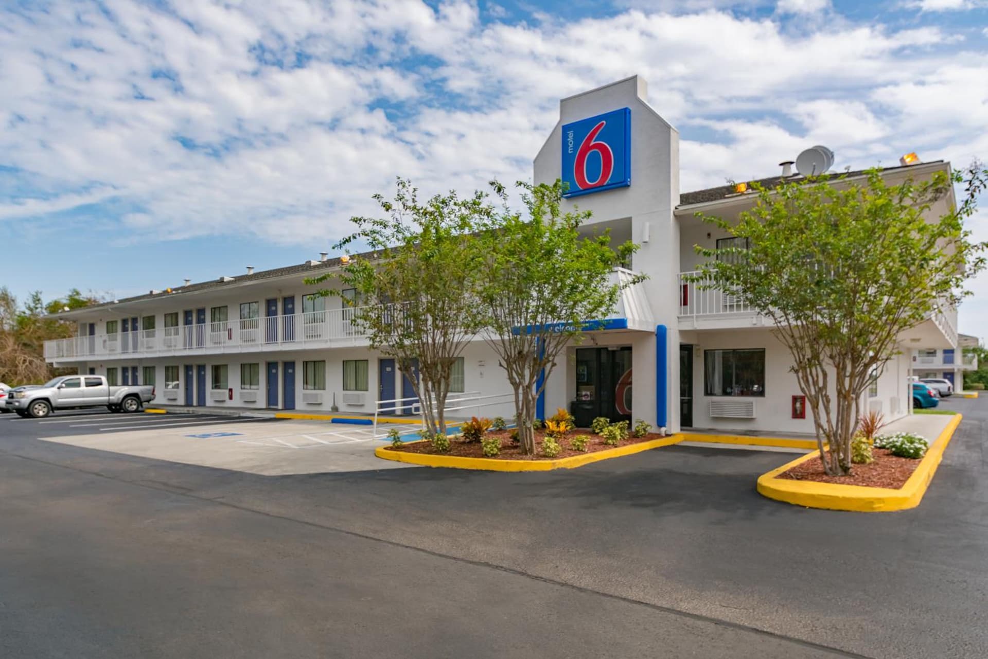 Motel 6-Ft. Pierce, FL featured exterior or lobby in Fort Pierce, FL — similar hotel