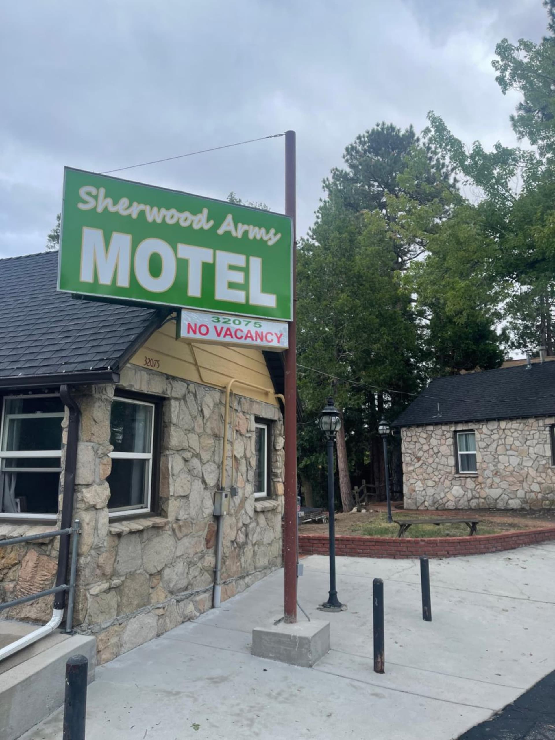 Sherwood Arms Motel featured exterior or lobby in Running Springs, CA — similar hotel