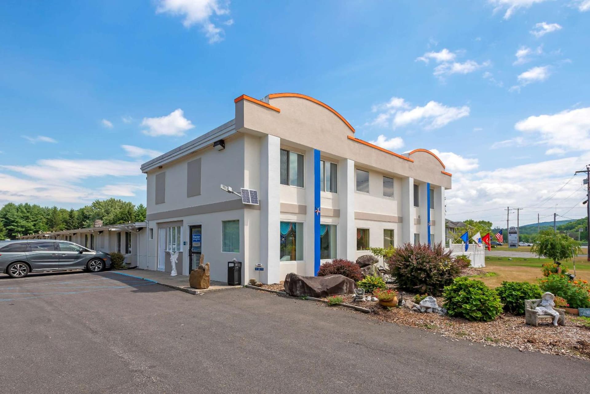 Rodeway Inn & Suites New Paltz - Hudson Valley property views in New Paltz, NY — gallery photo 3