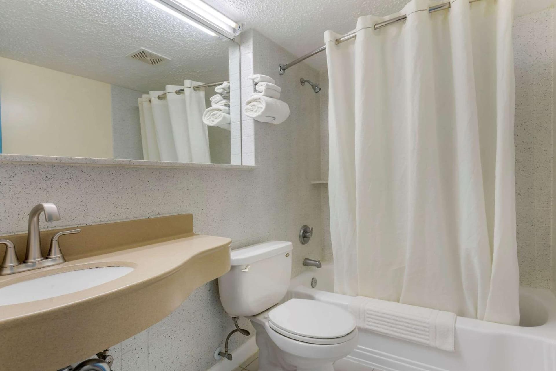 Rodeway Inn & Suites New Paltz - Hudson Valley gallery photo in New Paltz, NY — image 7