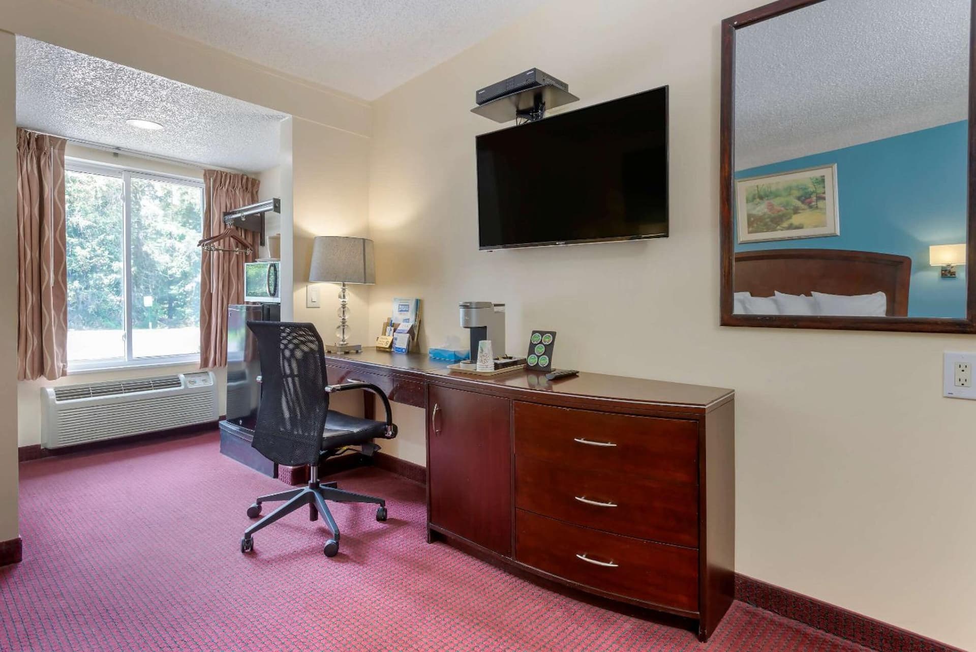 Rodeway Inn & Suites New Paltz - Hudson Valley interior in New Paltz, NY — gallery photo 2