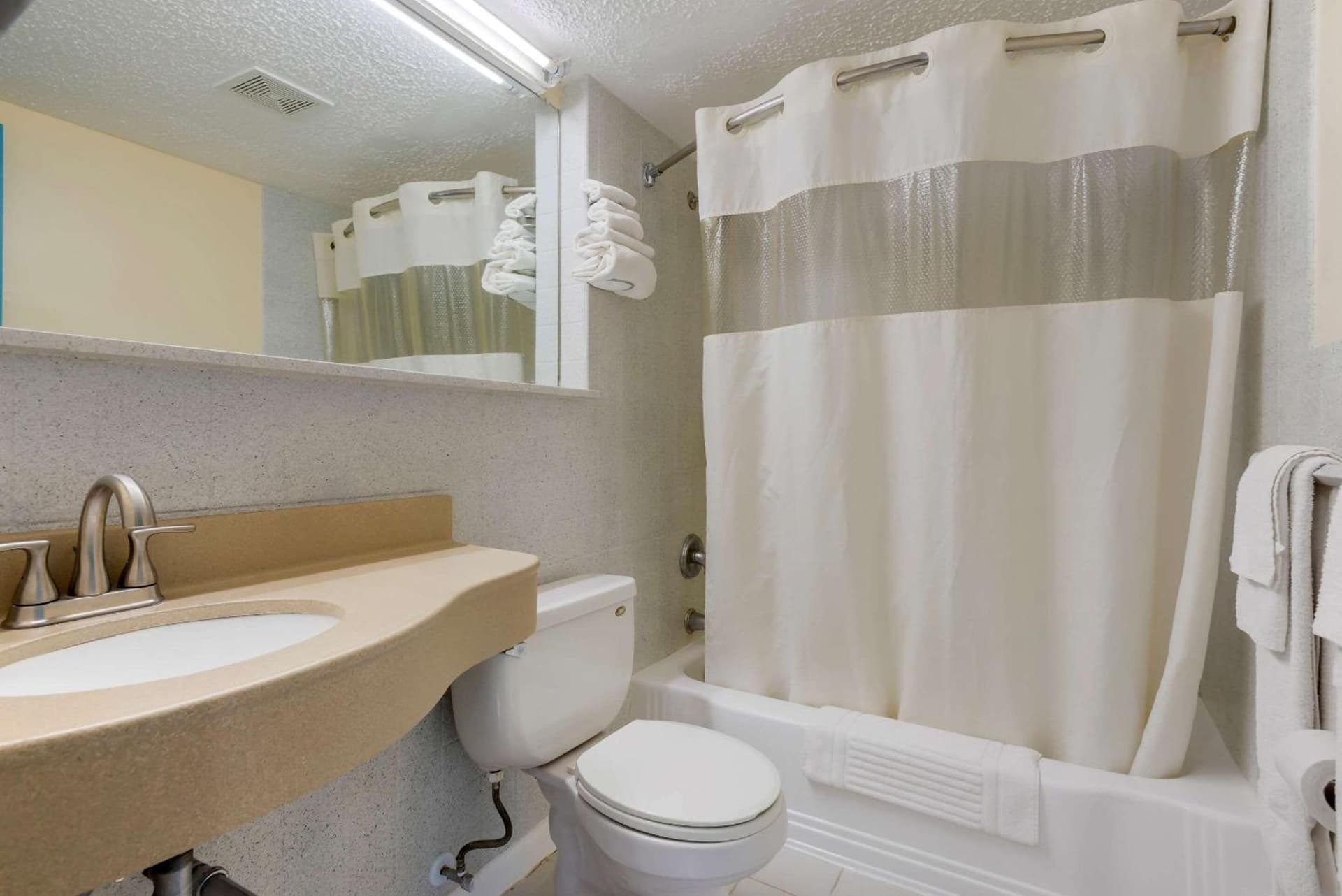 Rodeway Inn & Suites New Paltz - Hudson Valley gallery photo in New Paltz, NY — image 18
