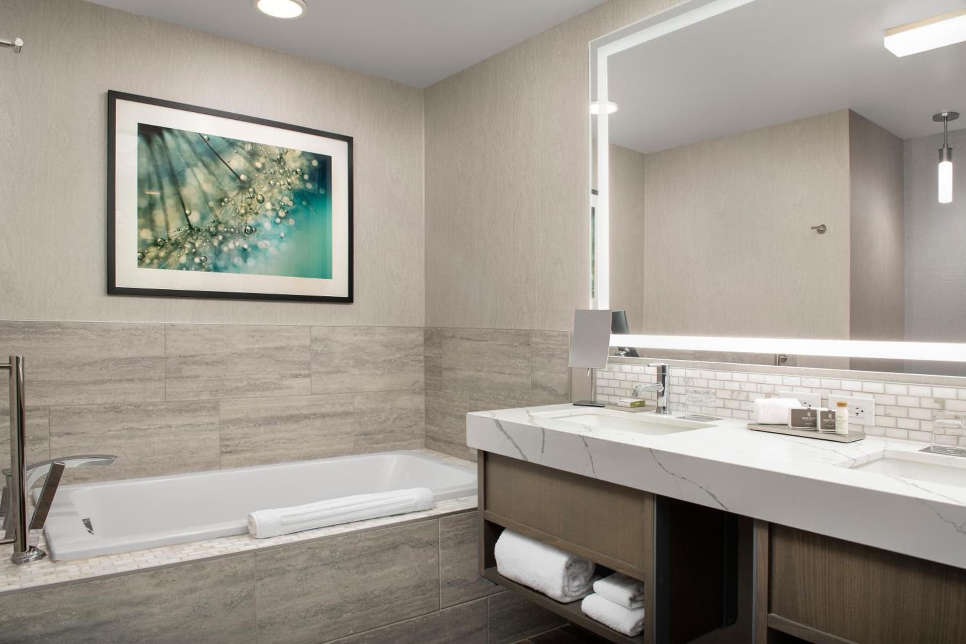 Silver Cloud Hotel Tacoma at Point Ruston Waterfront gallery photo in Tacoma, WA — image 10