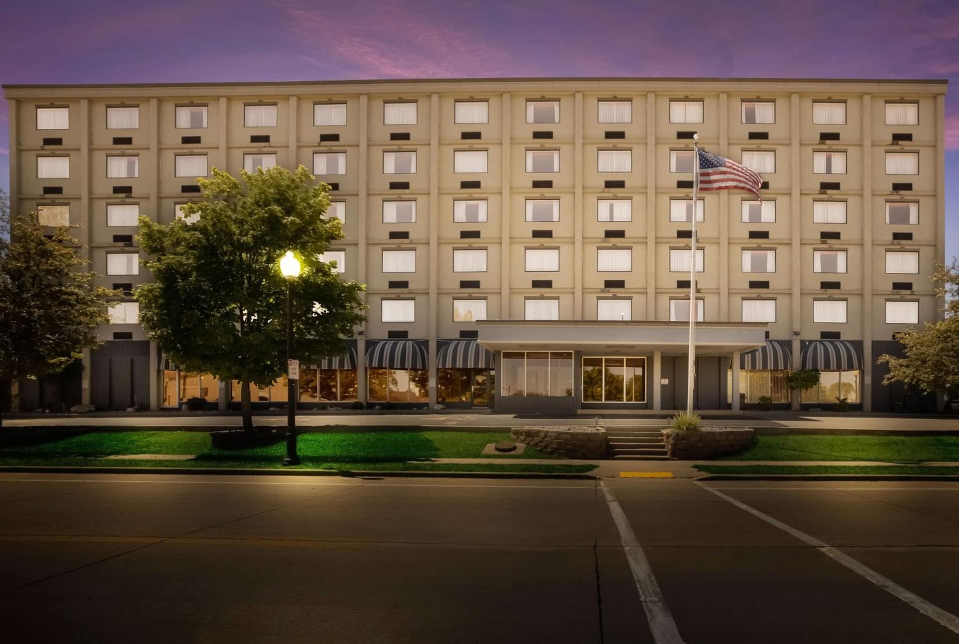 Best Western Riverfront Inn featured exterior or lobby in Marinette, WI — similar hotel