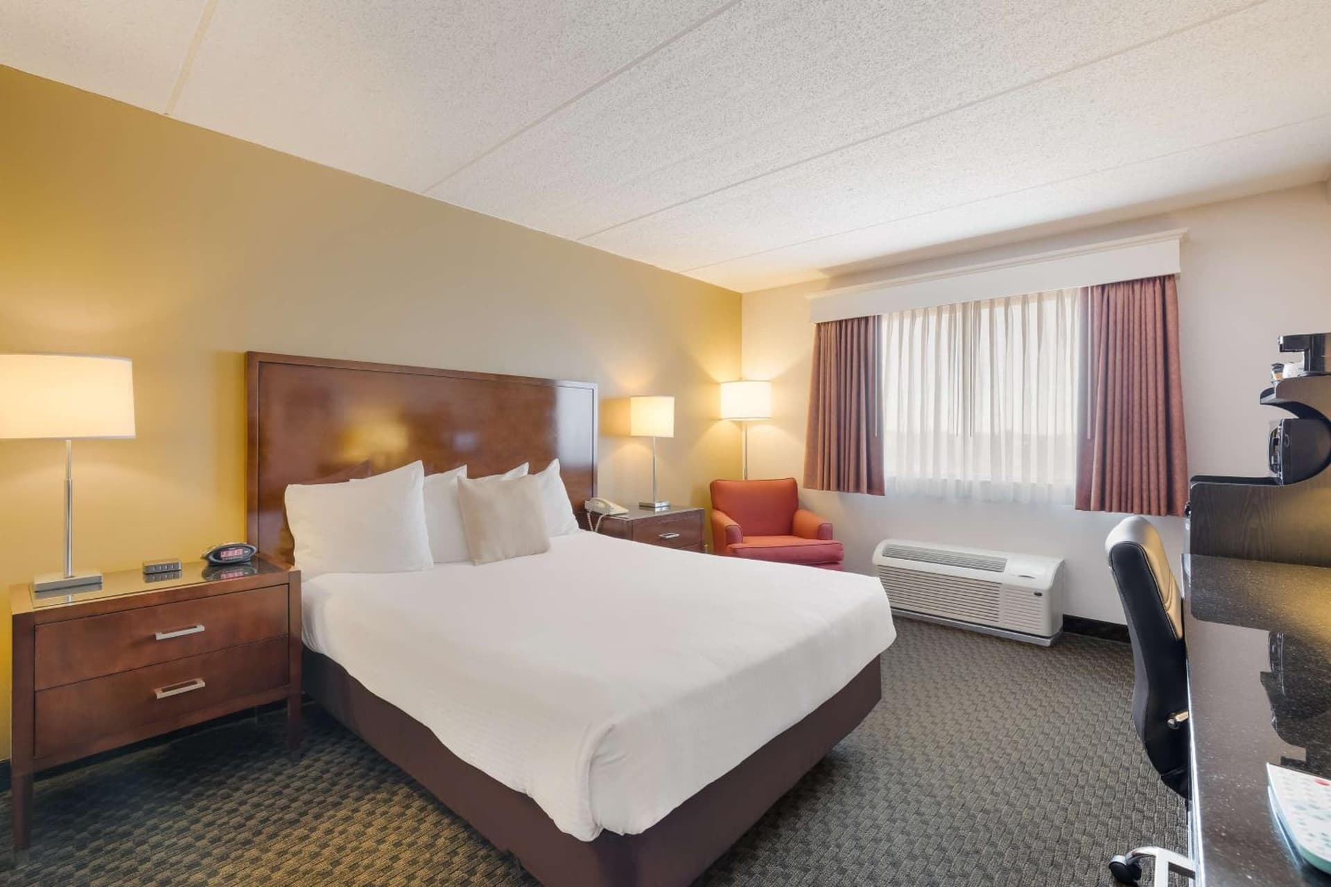 Best Western Riverfront Inn property views in Marinette, WI — gallery photo 3