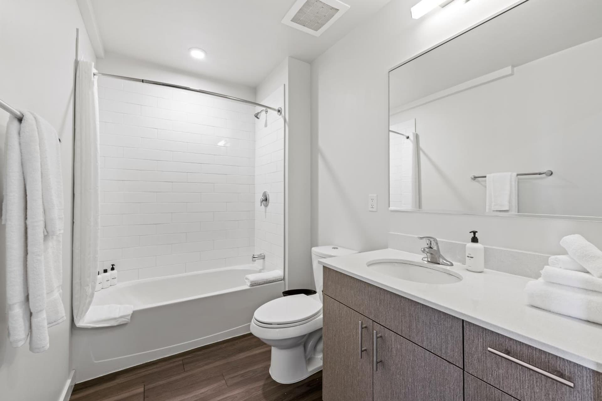Placemakr Marymount Ballston gallery photo in Arlington, VA — image 42