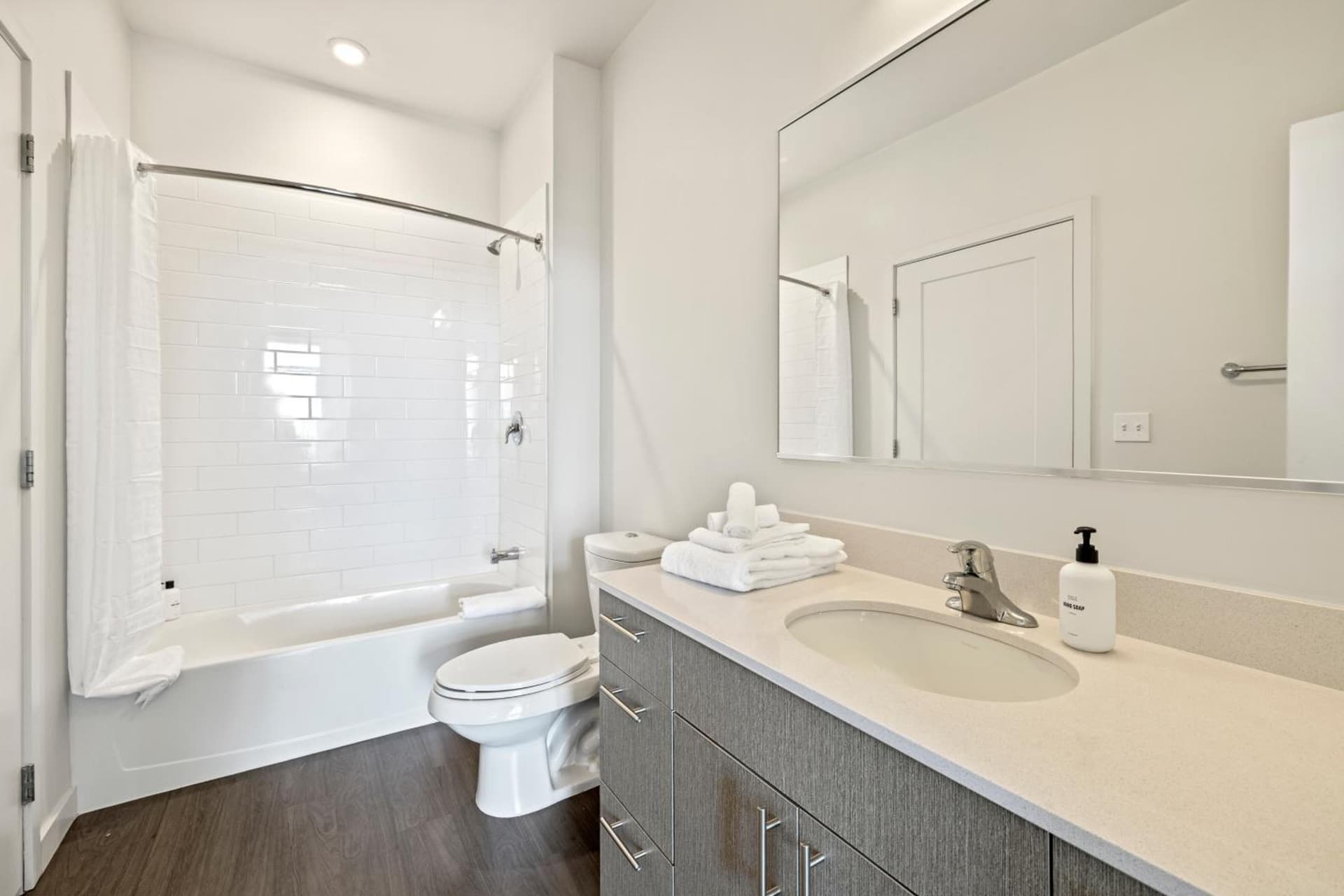 Placemakr Marymount Ballston gallery photo in Arlington, VA — image 41