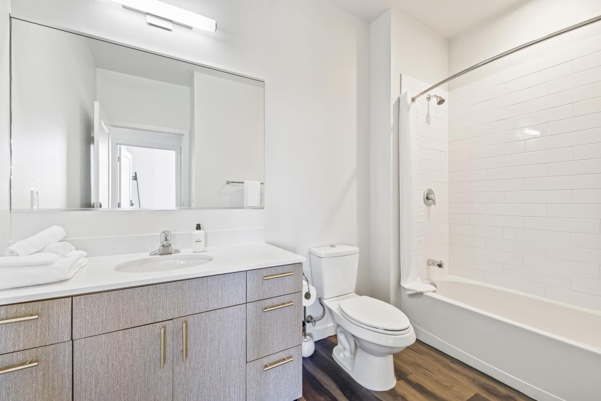 Placemakr Marymount Ballston gallery photo in Arlington, VA — image 54