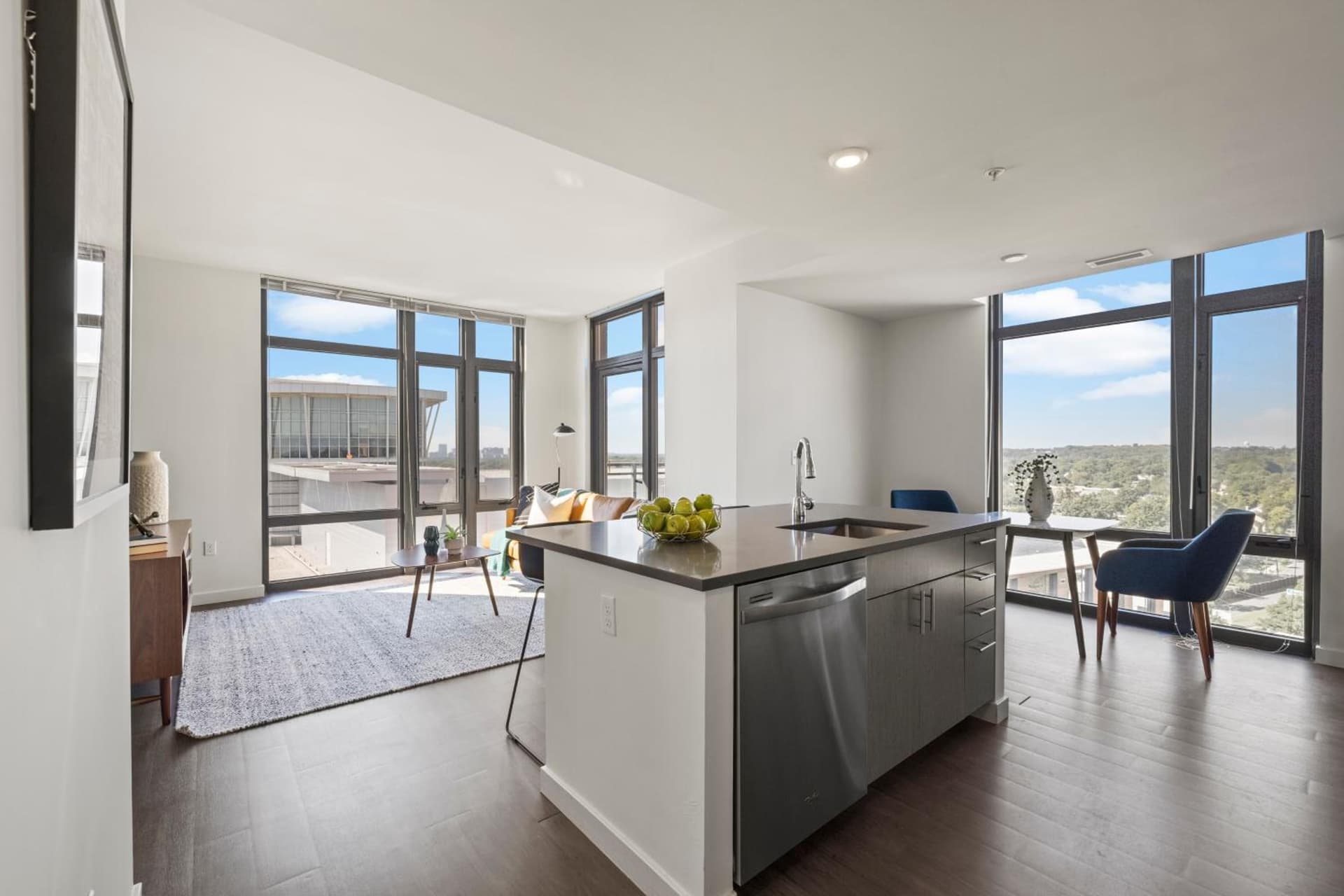 Placemakr Marymount Ballston gallery photo in Arlington, VA — image 43