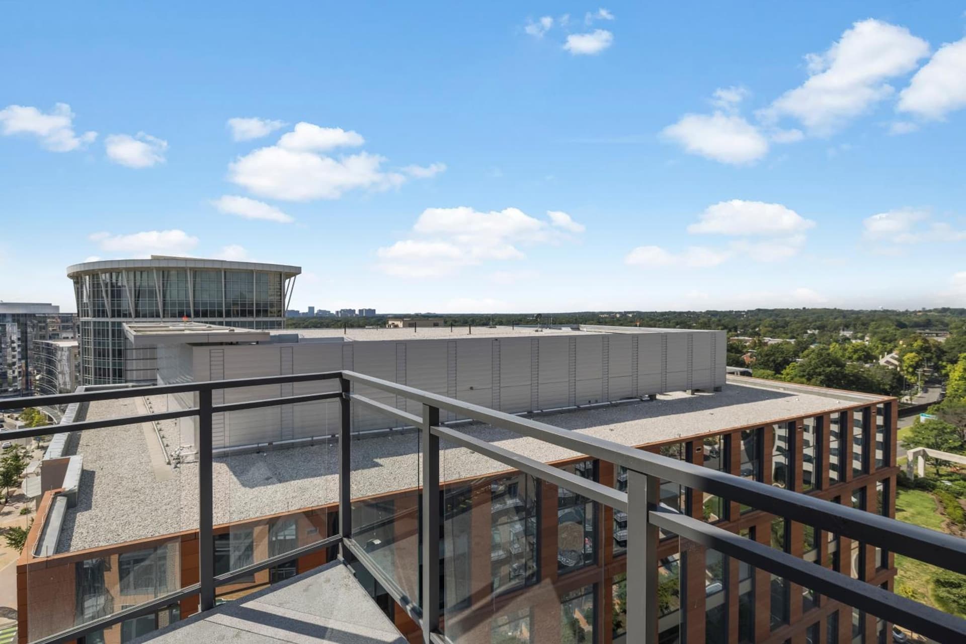 Placemakr Marymount Ballston gallery photo in Arlington, VA — image 32