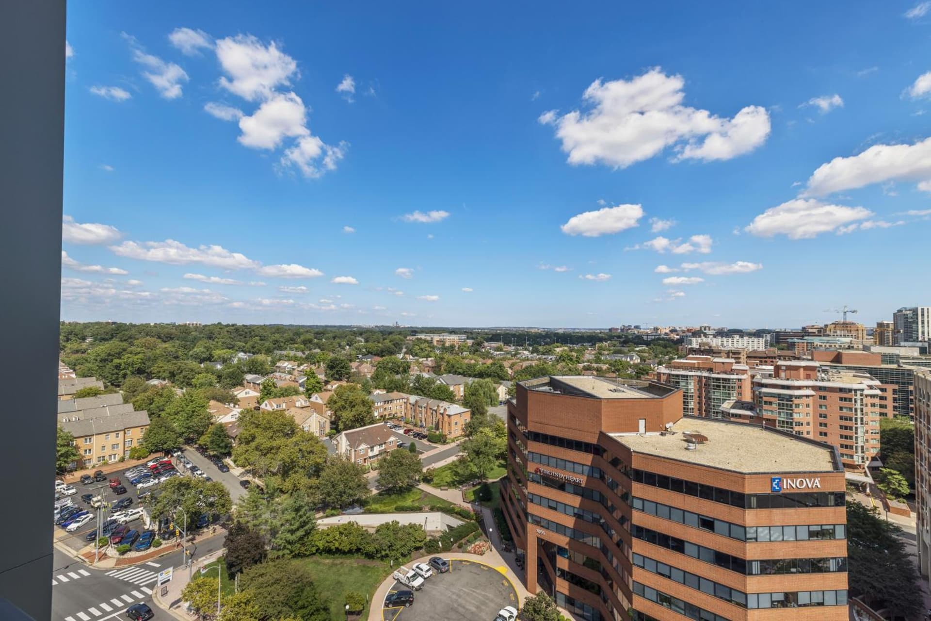 Placemakr Marymount Ballston gallery photo in Arlington, VA — image 34