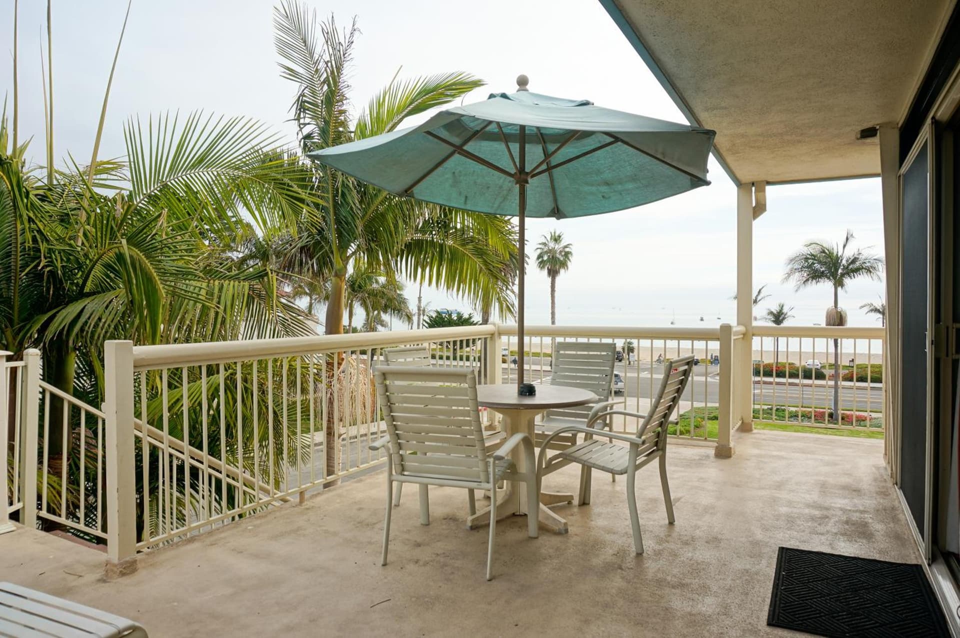 Cabrillo Inn at the Beach interior in Santa Barbara, CA — gallery photo 2