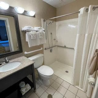 Bayside Resort Hotel gallery photo in West Yarmouth, MA — image 6