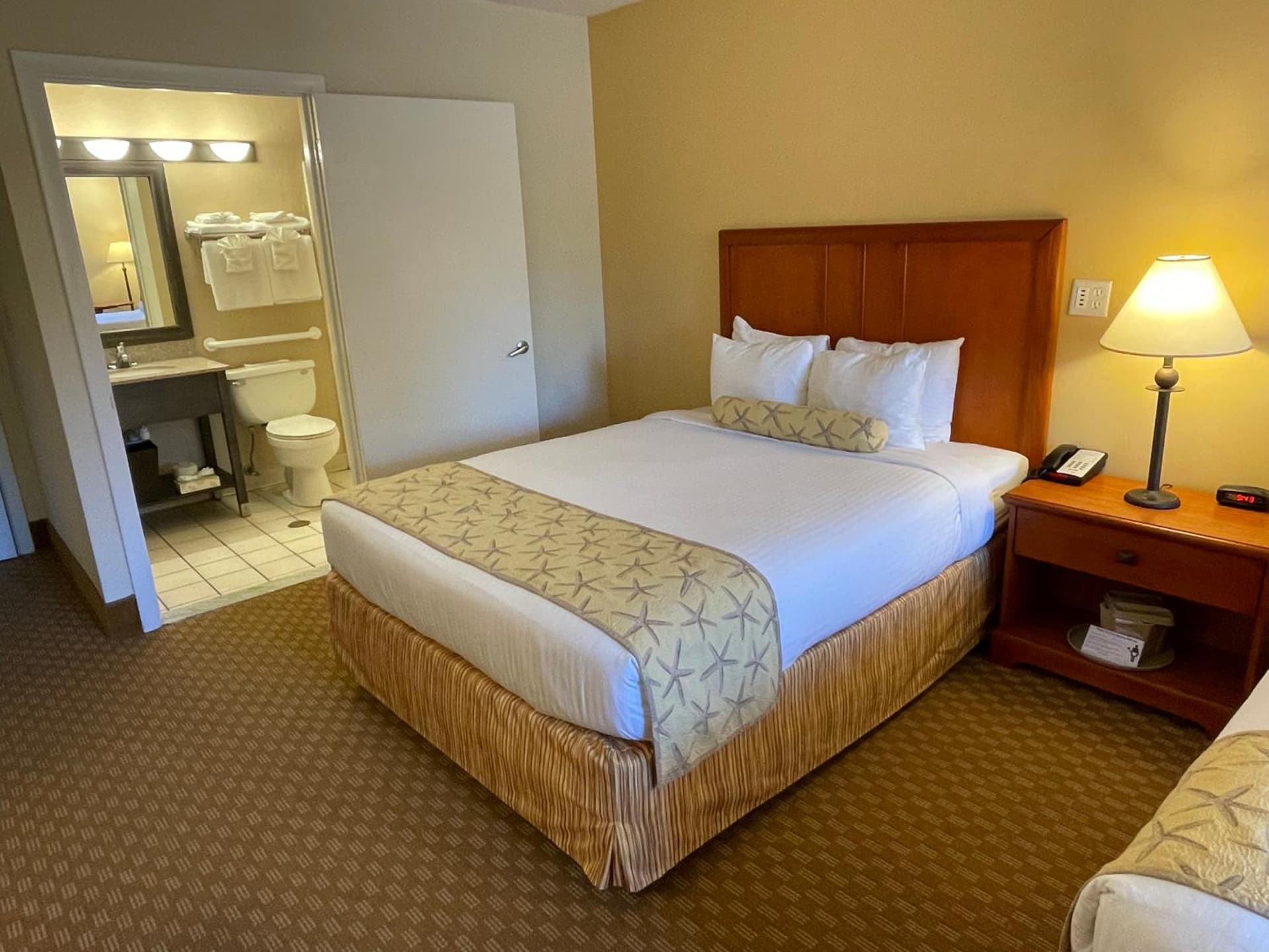 Bayside Resort Hotel gallery photo in West Yarmouth, MA — image 7