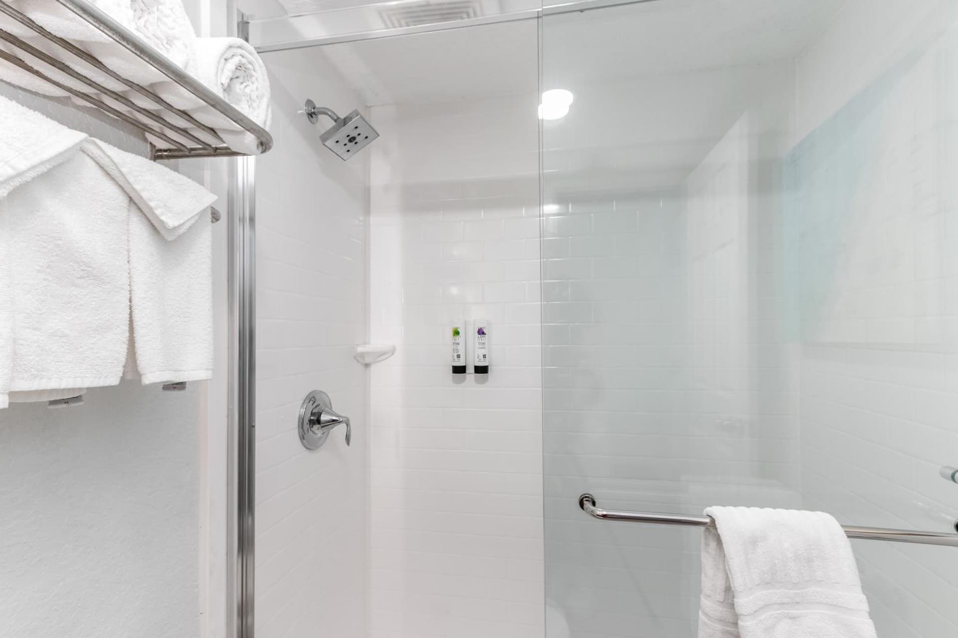 Dolphin Sands Clearwater Beach, an Ascend Collection Hotel interior in Clearwater Beach, FL — gallery photo 2