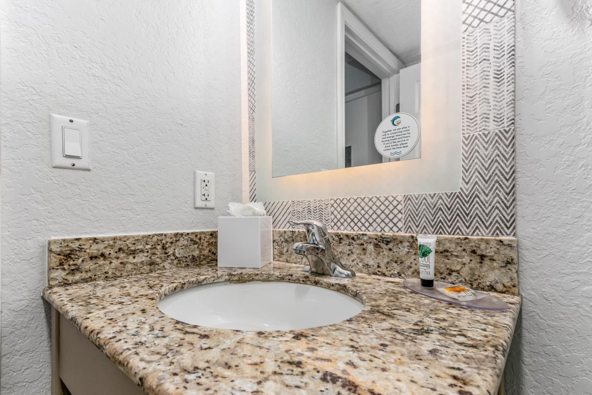 Dolphin Sands Clearwater Beach, an Ascend Collection Hotel gallery photo in Clearwater Beach, FL — image 19