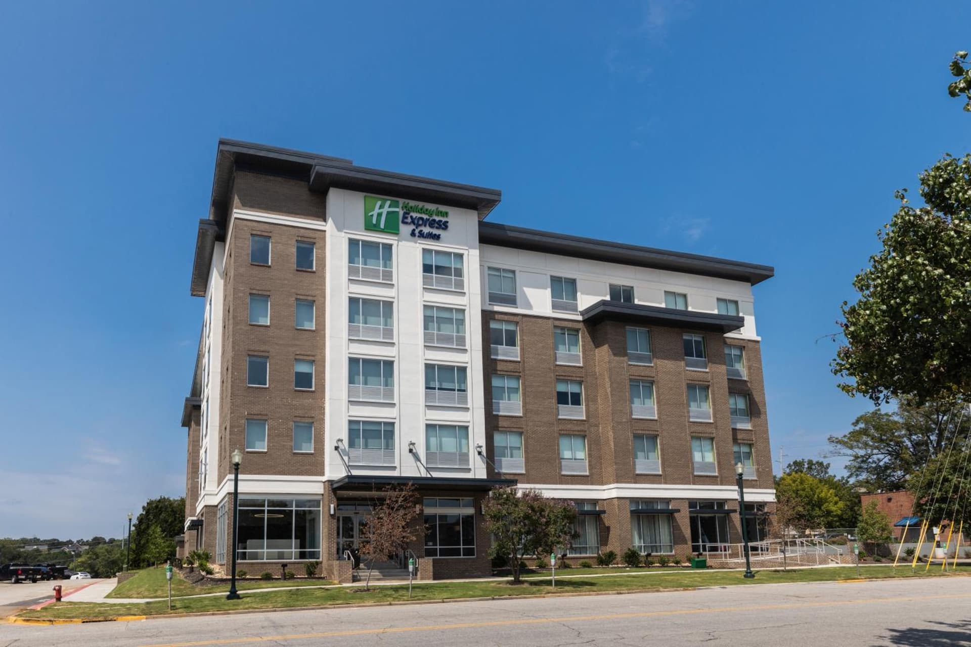 Holiday Inn Express & Suites Columbia Downtown The Vista by IHG property views in Columbia, SC — gallery photo 3