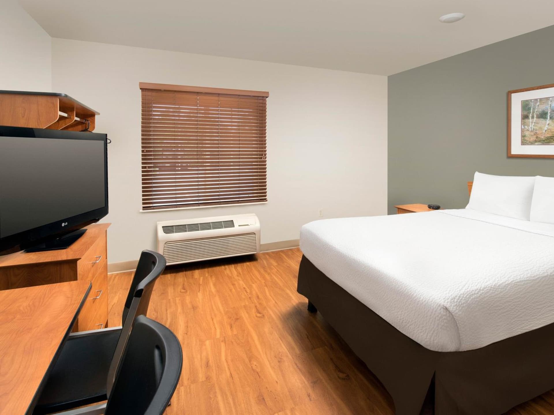 Extended Stay America Select Suites - Akron - South interior in Akron, OH — gallery photo 2
