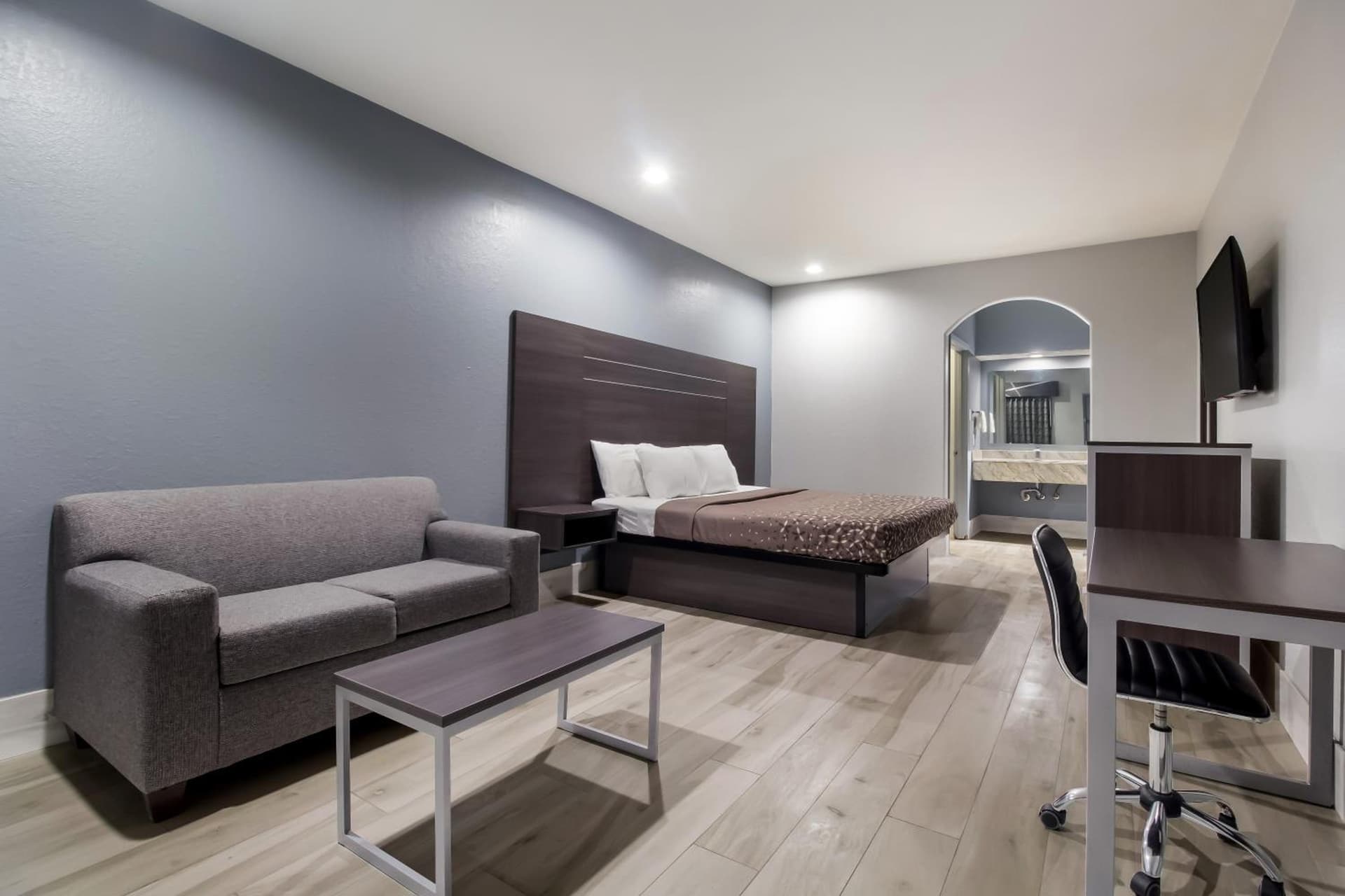 Americas Best Value Platinum Inn & Suites interior in Houston, TX — gallery photo 2